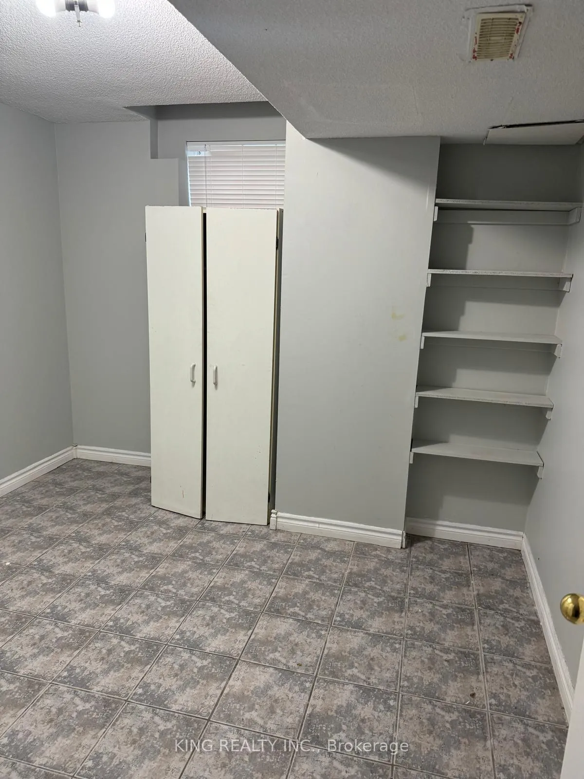 Photo 5 of 55 Black Oak Drive, Brampton, Sandringham-Wellington — HOMEH