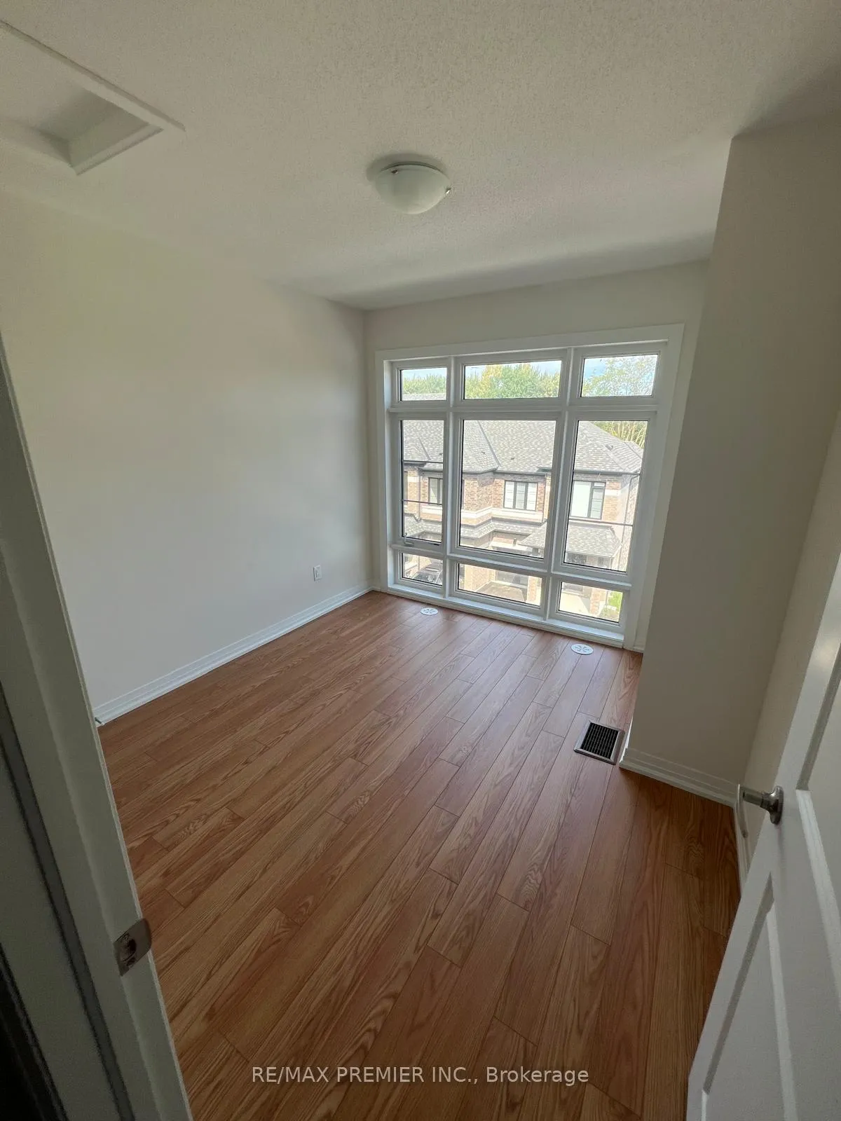 Photo 2 of 25 Bluebird Lane, Barrie, Painswick South — HOMEH