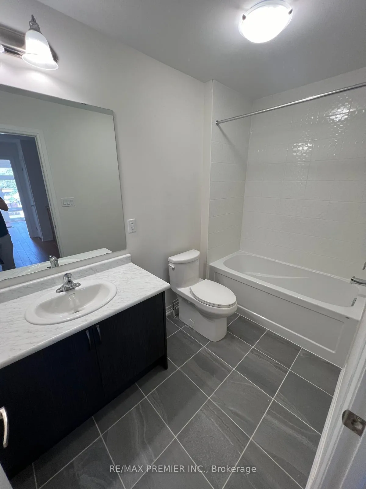 Photo 9 of 25 Bluebird Lane, Barrie, Painswick South — HOMEH