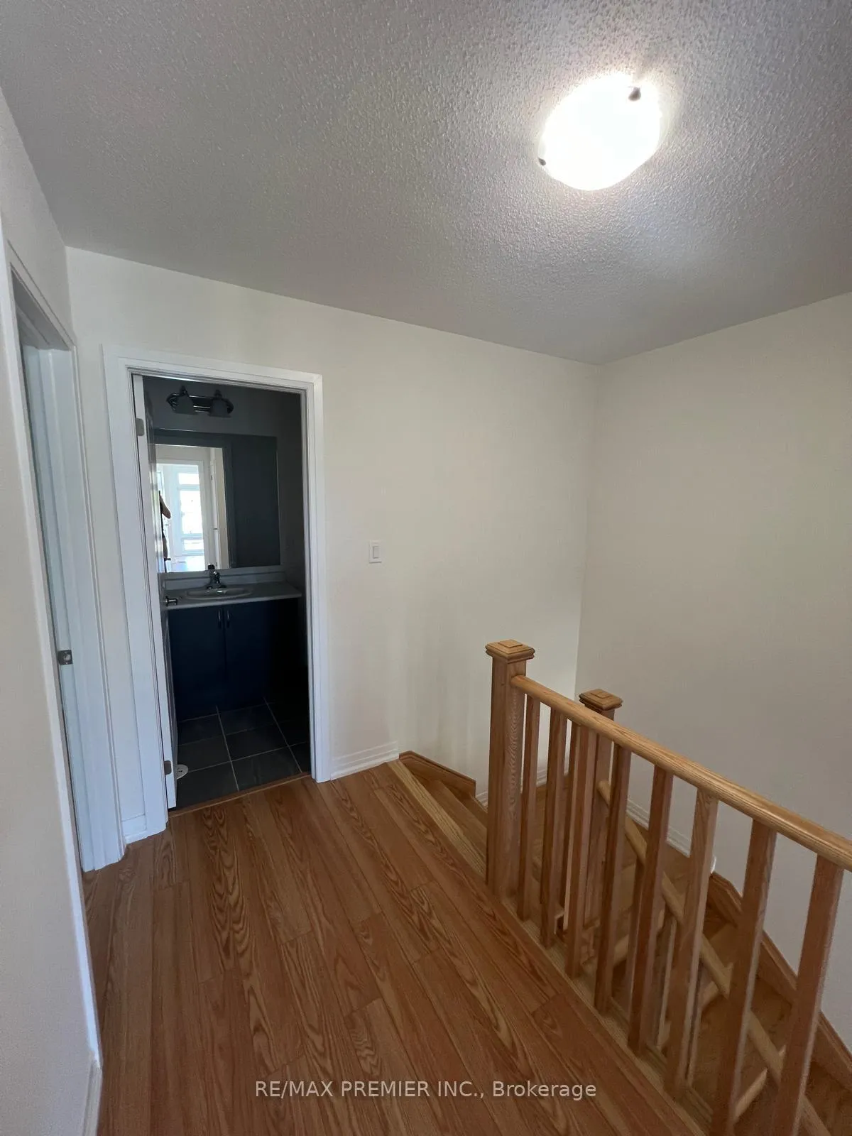 Photo 10 of 25 Bluebird Lane, Barrie, Painswick South — HOMEH