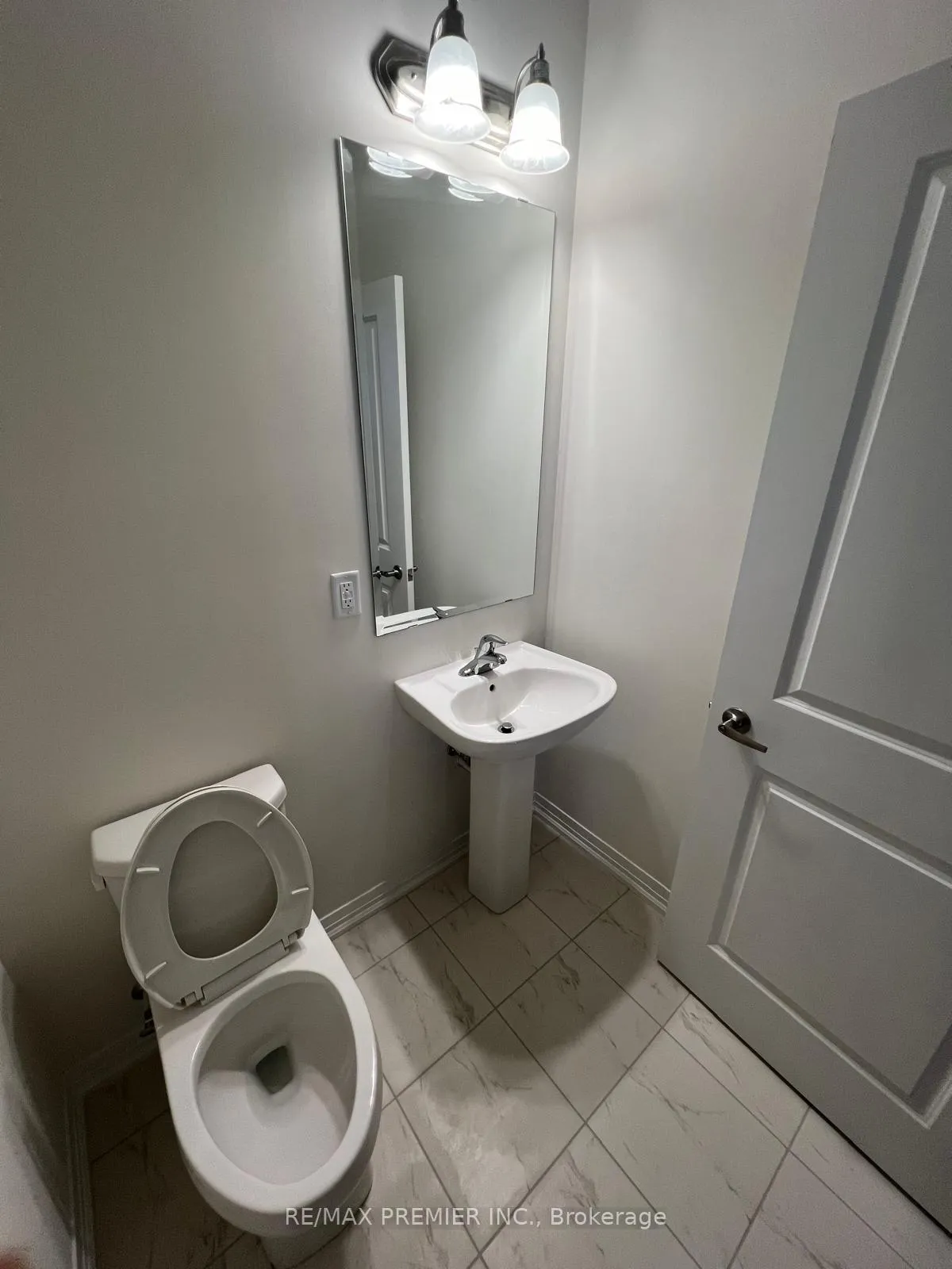 Photo 15 of 25 Bluebird Lane, Barrie, Painswick South — HOMEH