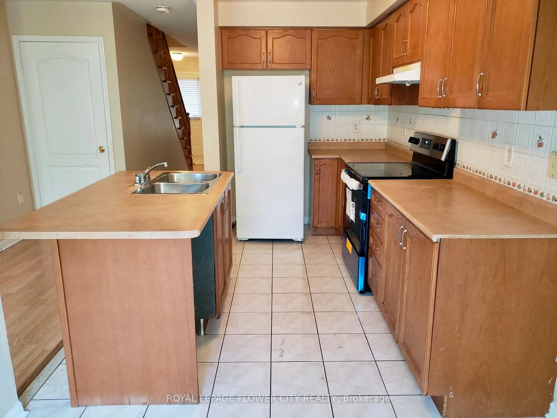 Photo 3 of 74 Tianalee Crescent, Brampton, Fletcher's Meadow — HOMEH