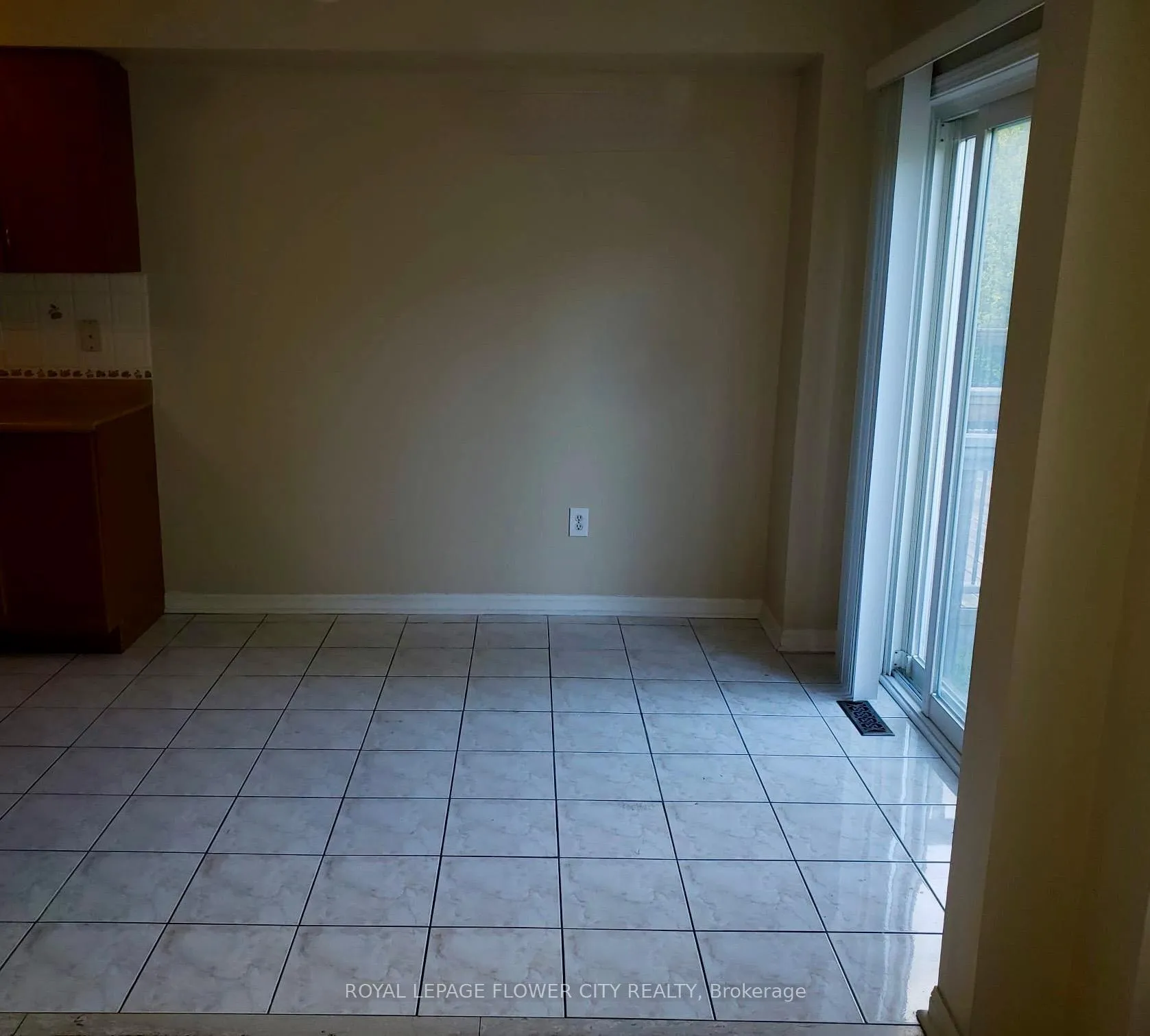 Photo 5 of 74 Tianalee Crescent, Brampton, Fletcher's Meadow — HOMEH