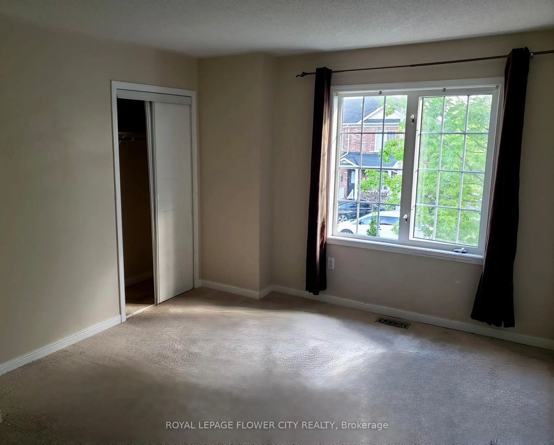 Photo 7 of 74 Tianalee Crescent, Brampton, Fletcher's Meadow — HOMEH