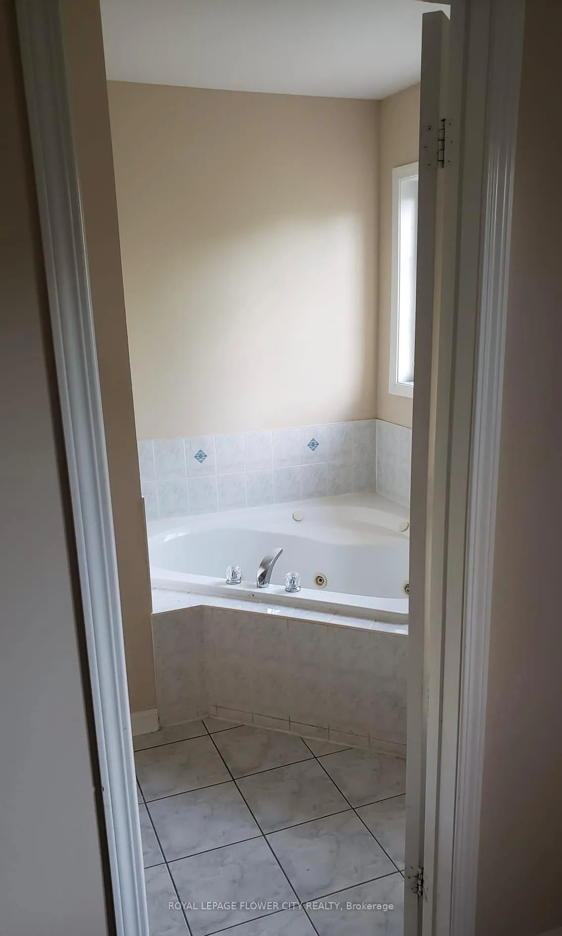 Photo 23 of 74 Tianalee Crescent, Brampton, Fletcher's Meadow — HOMEH