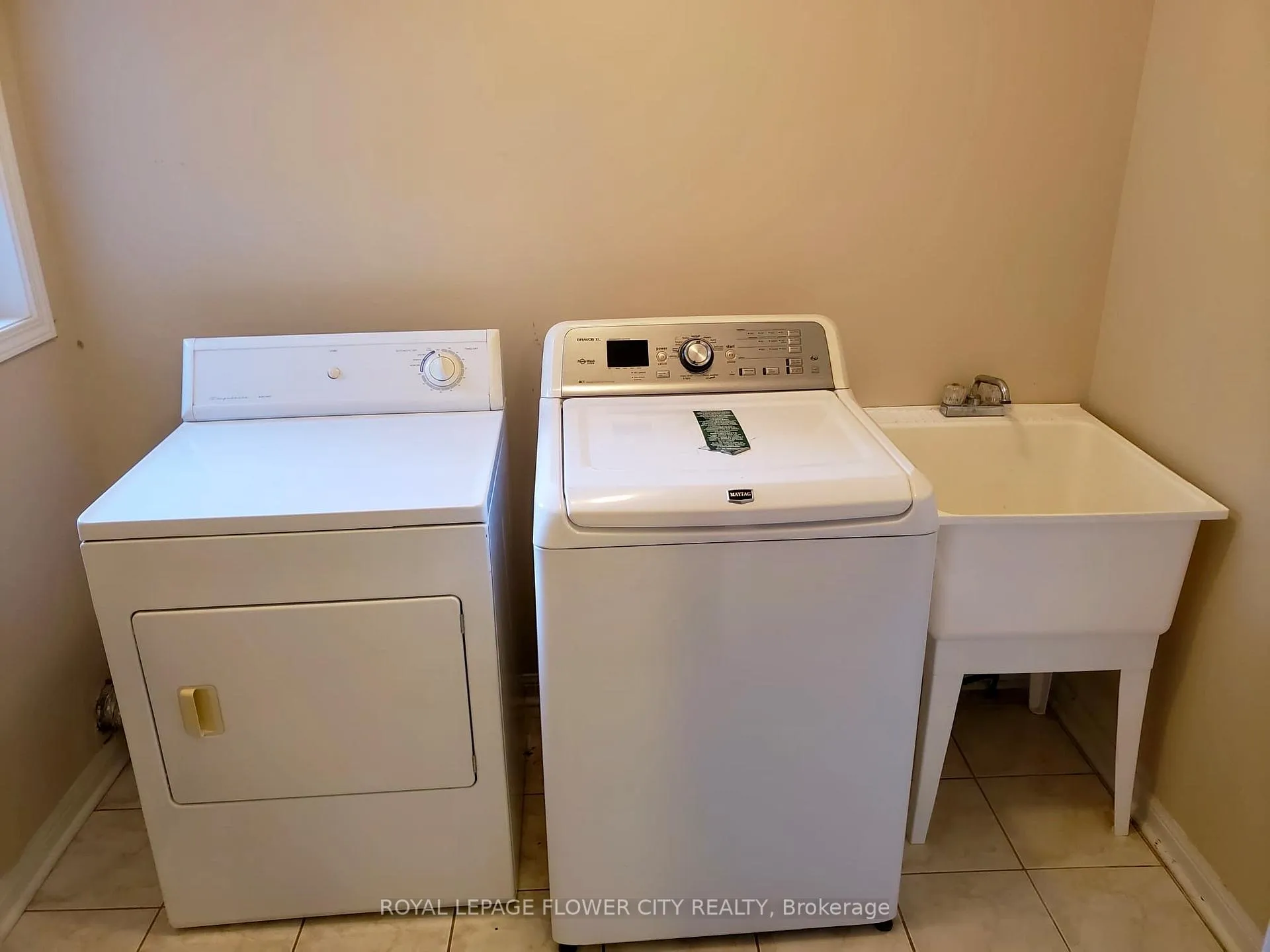 Photo 25 of 74 Tianalee Crescent, Brampton, Fletcher's Meadow — HOMEH