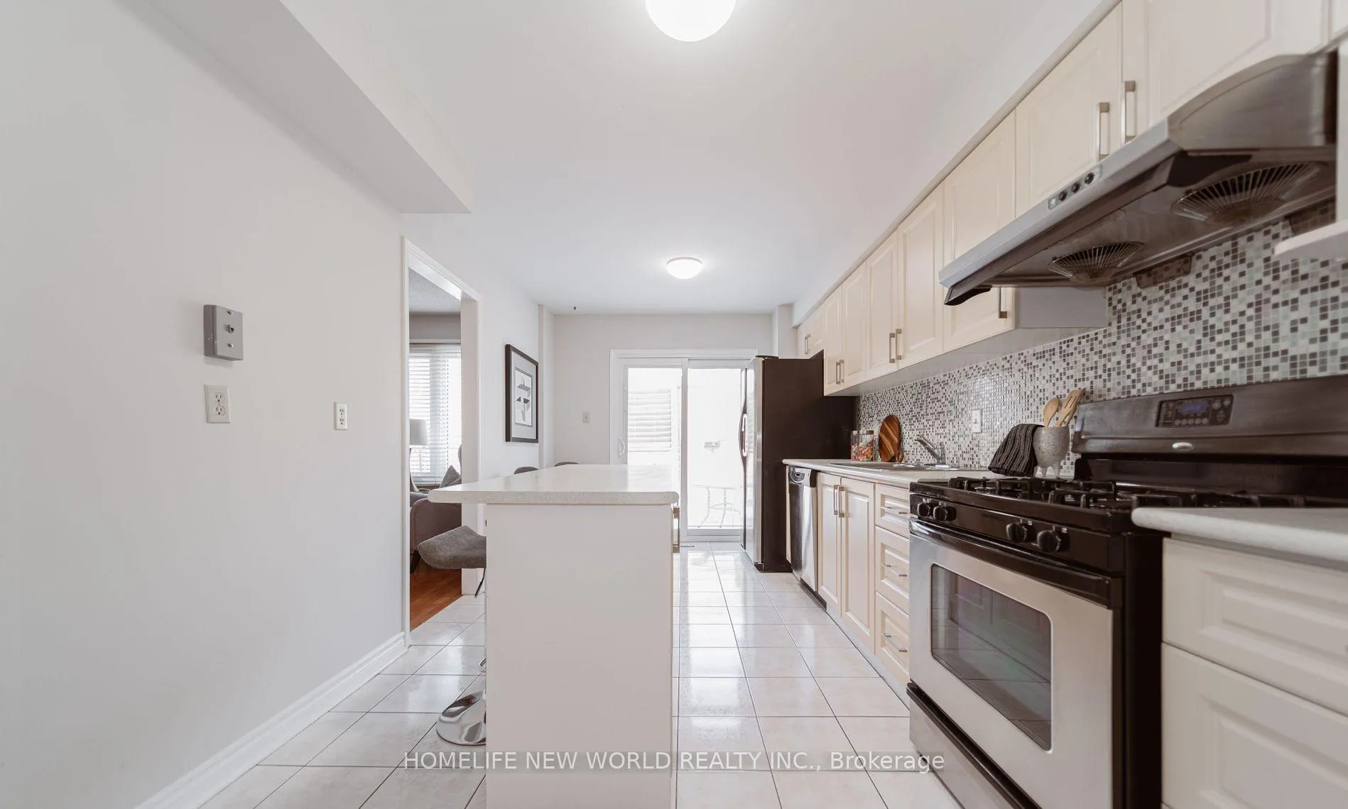 Photo 3 of 86 Stather Crescent, Markham, Milliken Mills East — HOMEH