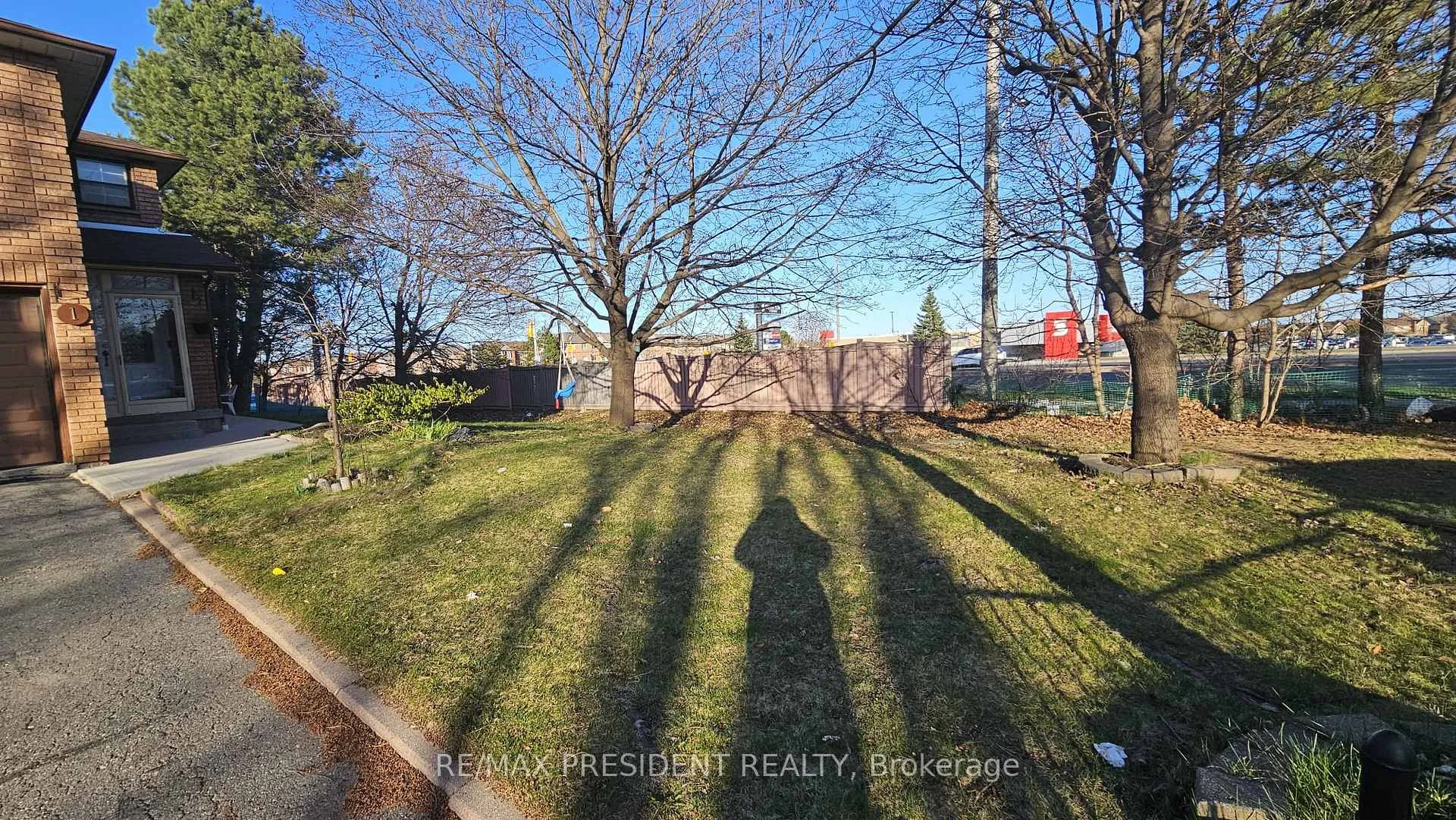 Photo 2 of 1 Shenstone Avenue, Brampton, Heart Lake West — HOMEH