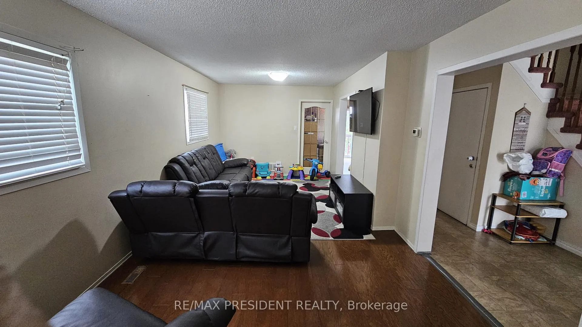 Photo 4 of 1 Shenstone Avenue, Brampton, Heart Lake West — HOMEH