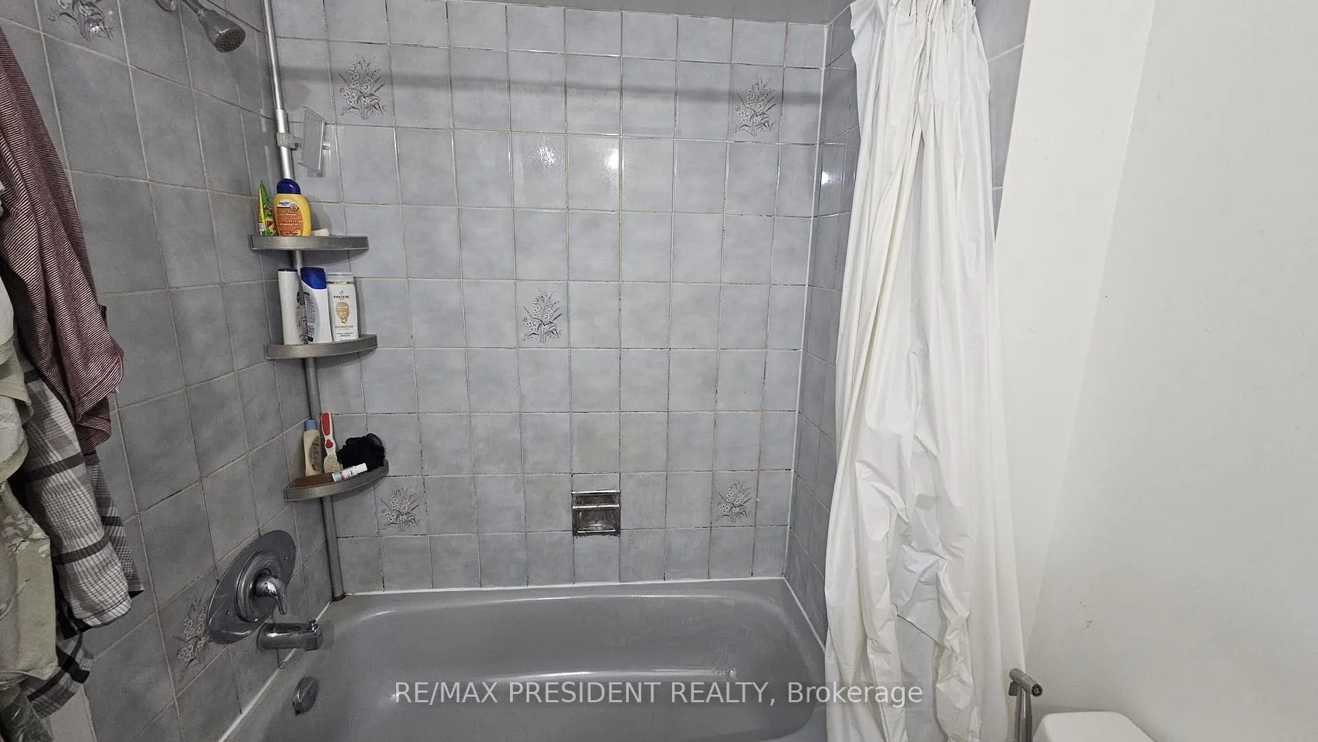 Photo 15 of 1 Shenstone Avenue, Brampton, Heart Lake West — HOMEH