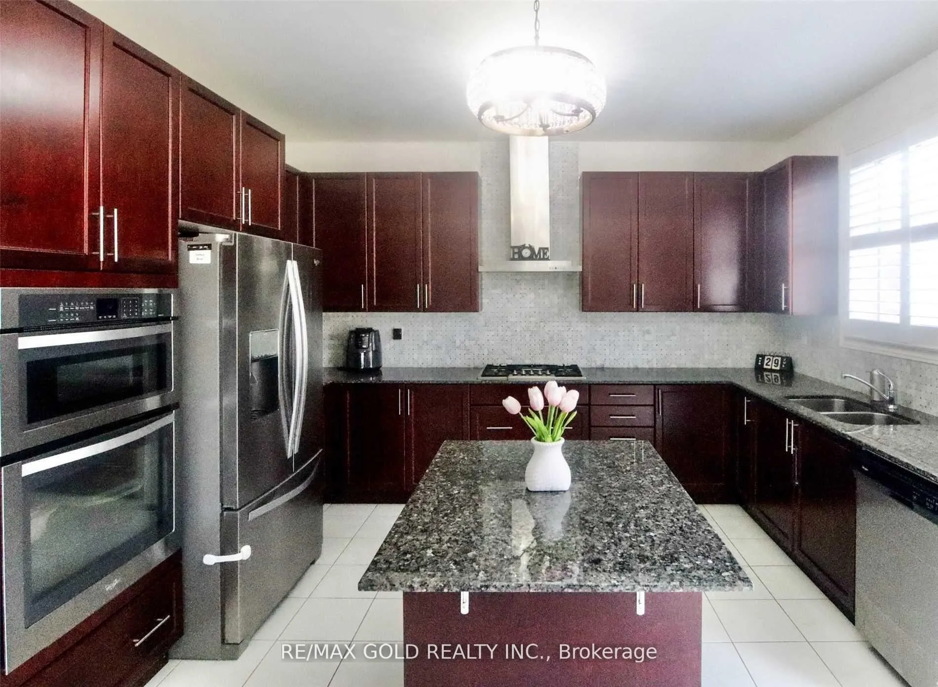 Photo 6 of 21 Humberstone Crescent, Brampton, Northwest Brampton — HOMEH