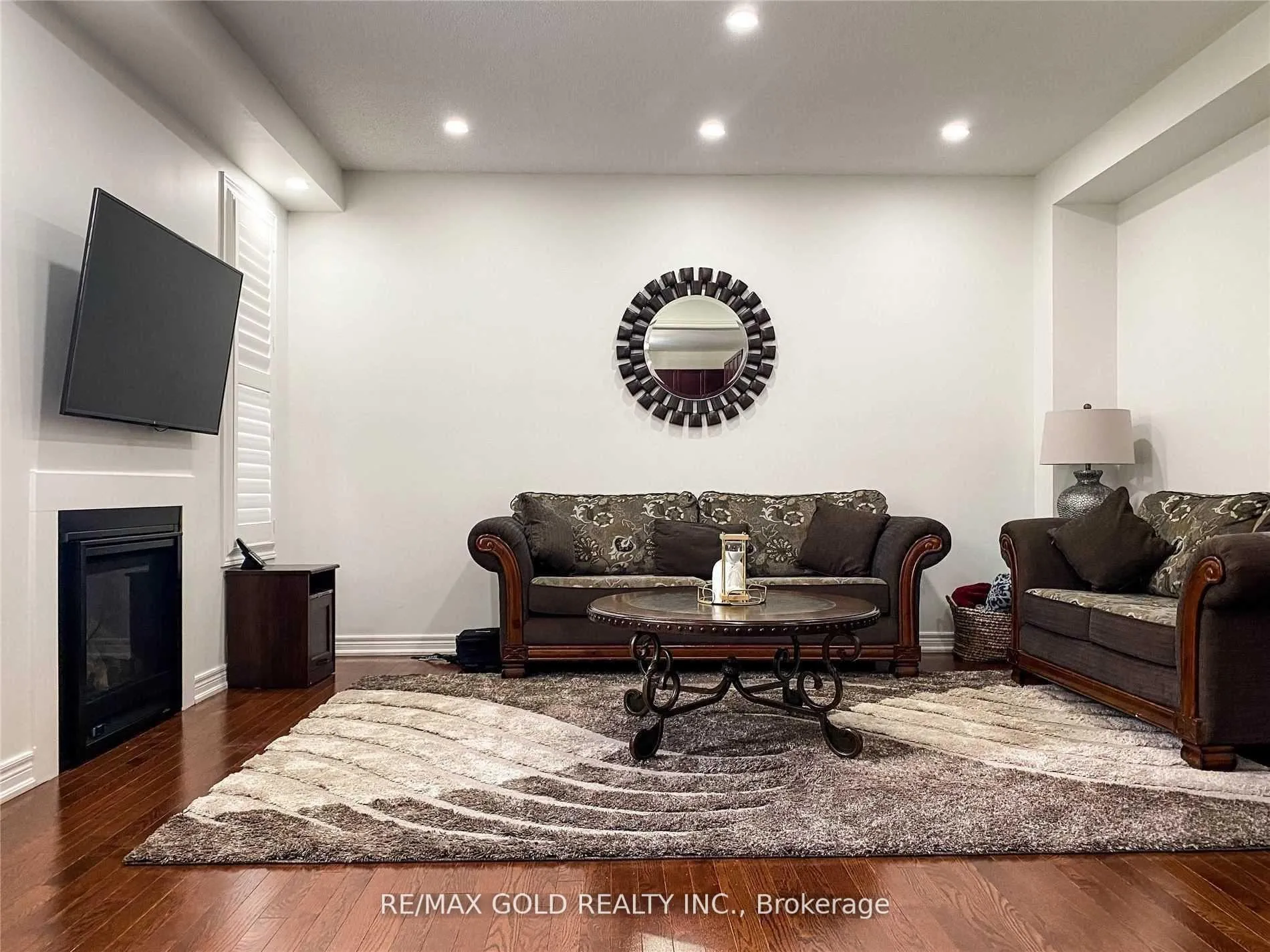 Photo 9 of 21 Humberstone Crescent, Brampton, Northwest Brampton — HOMEH