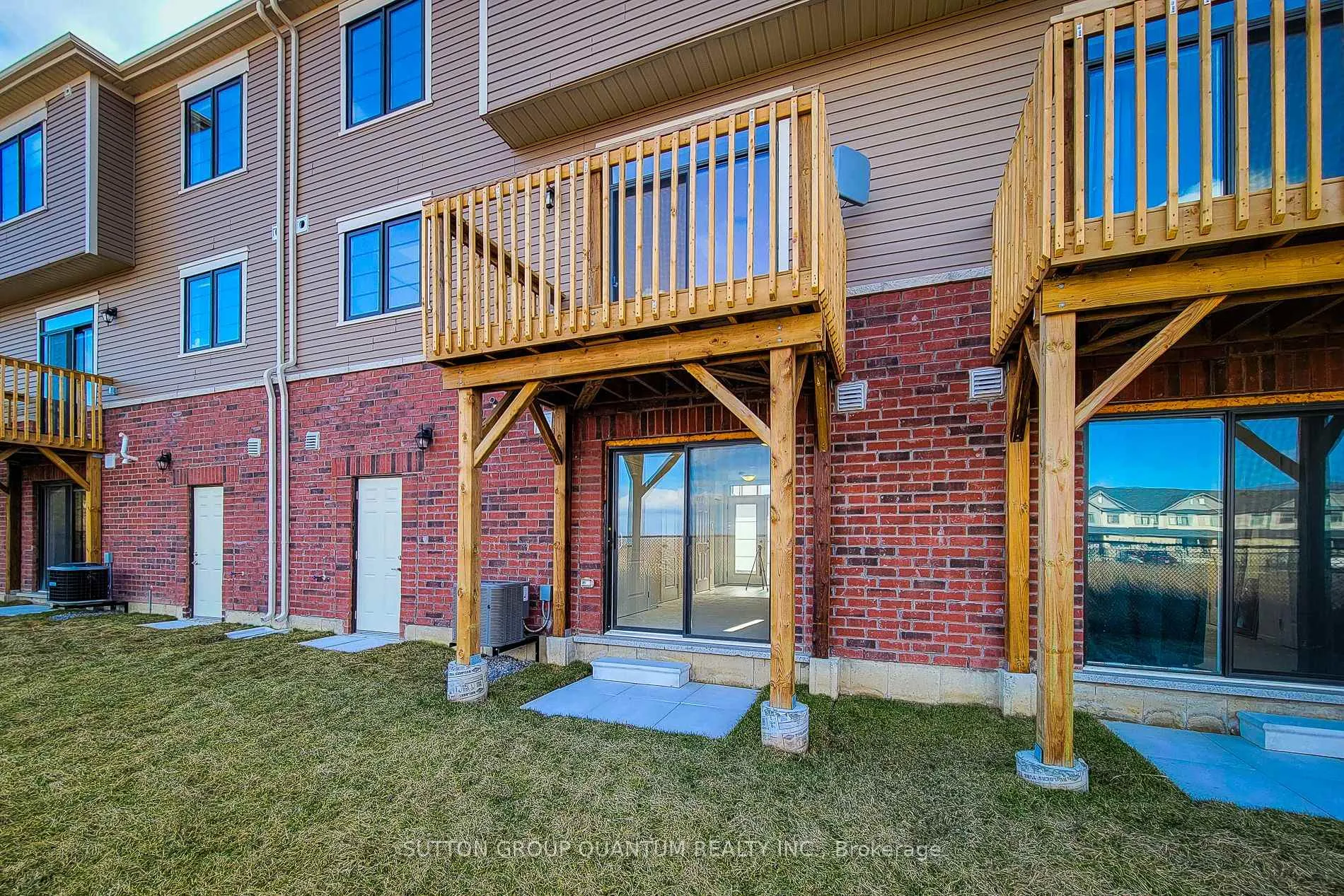 Photo 3 of 21 Utter Place, Hamilton, Stoney Creek — HOMEH