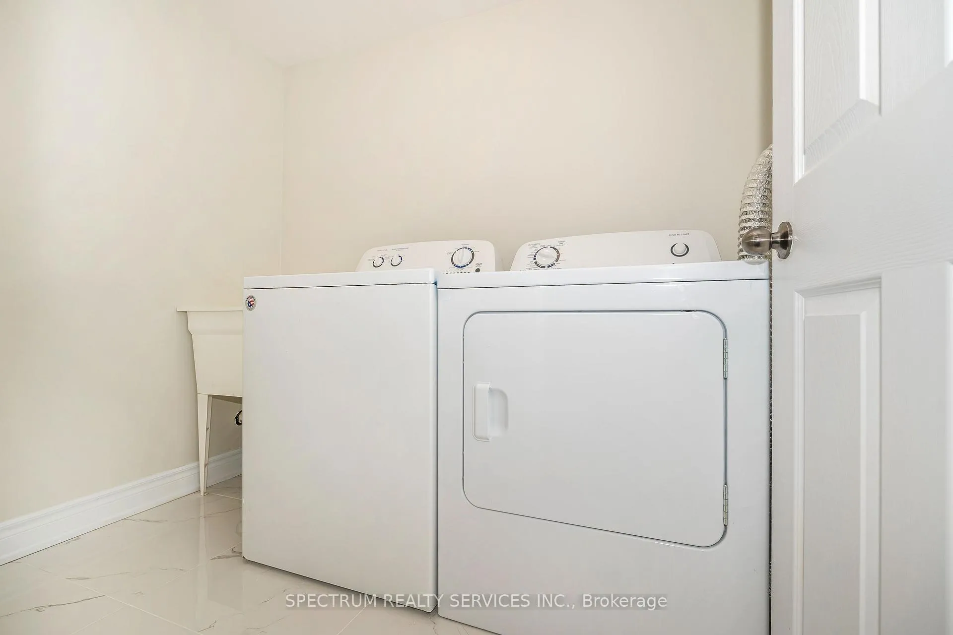 Photo 9 of 12 Camilleri Road, Ajax, Central East — HOMEH