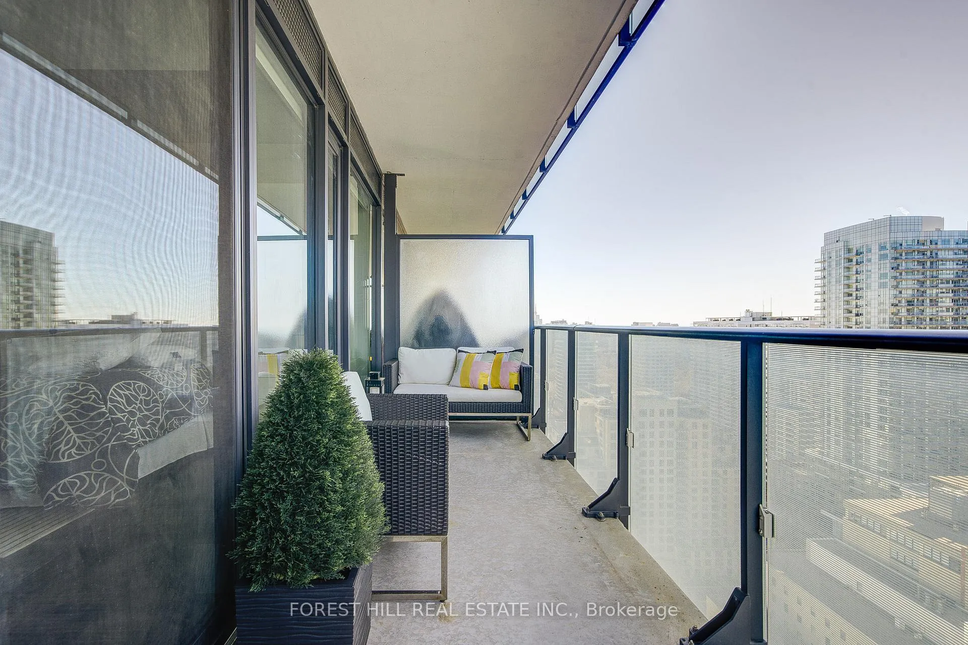 Photo 6 of Unit 2501, 185 Roehampton Avenue, Toronto, Mount Pleasant West — HOMEH