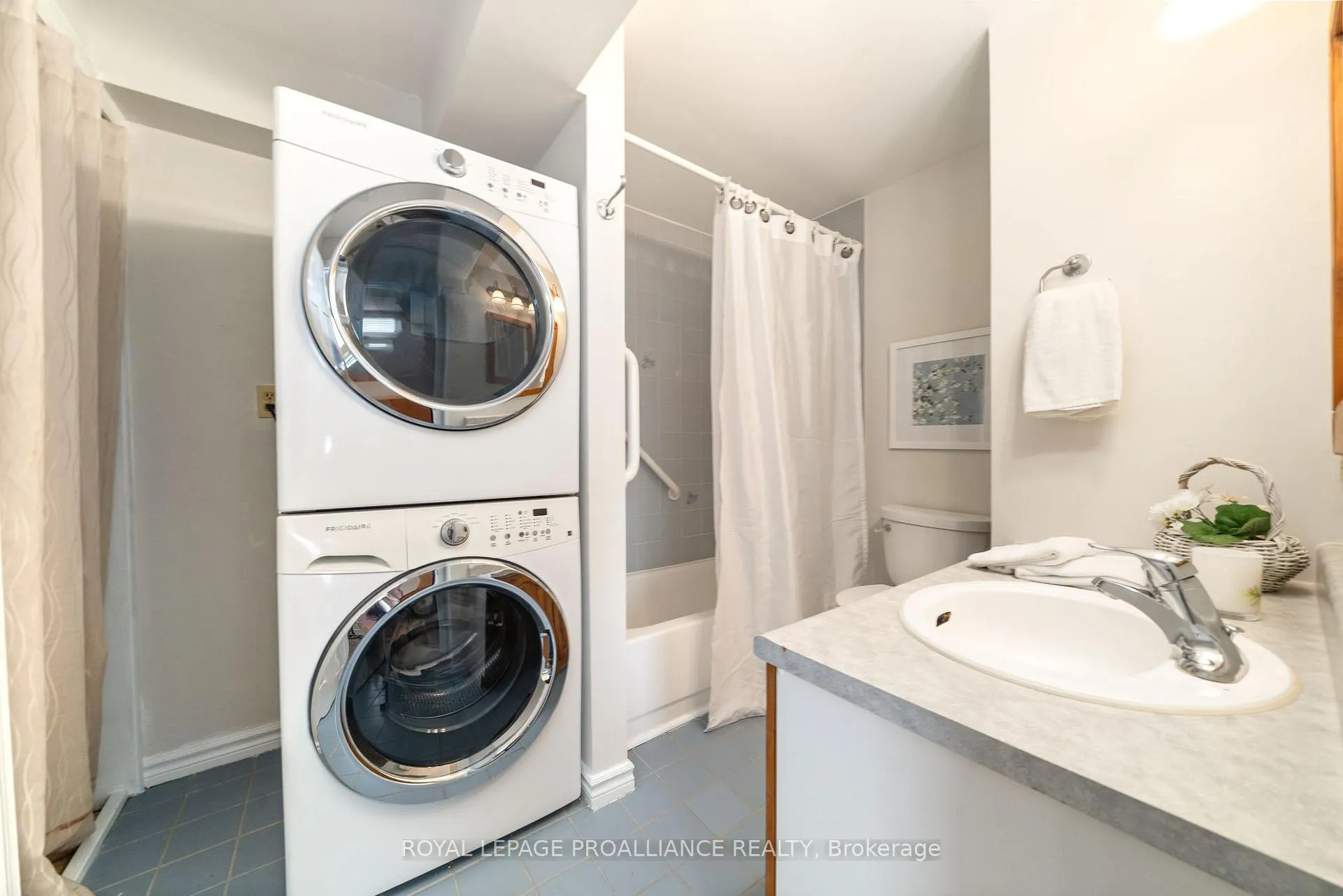 Photo 16 of Unit 302, 172 Main Street, Prince Edward County, Picton Ward — HOMEH