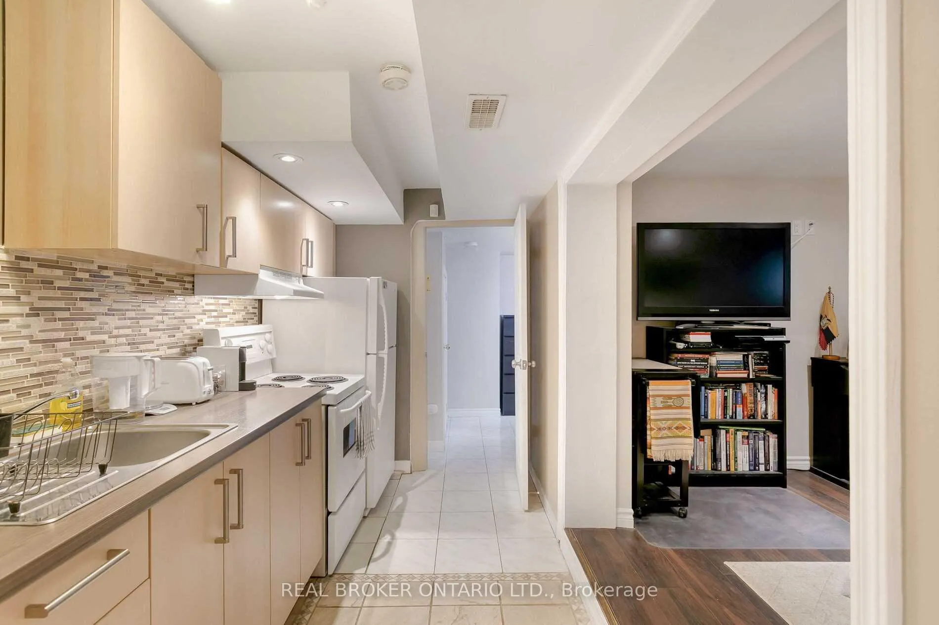 Photo 4 of Unit L-Front, 57 Lanark Avenue, Toronto, Oakwood Village — HOMEH
