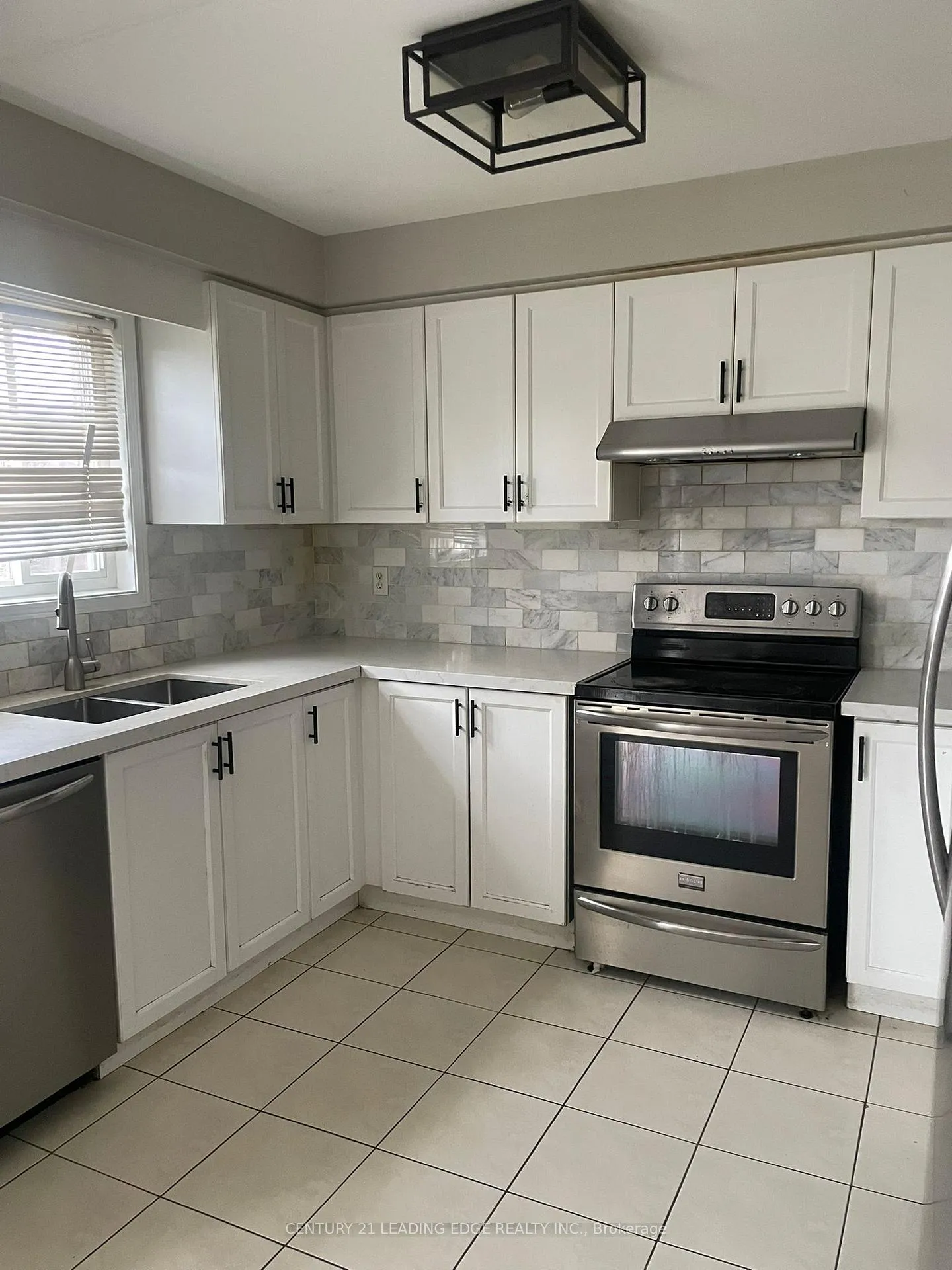 Photo 3 of Unit Upper, 17 Heathwood Drive, Brampton, Fletcher's Meadow — HOMEH
