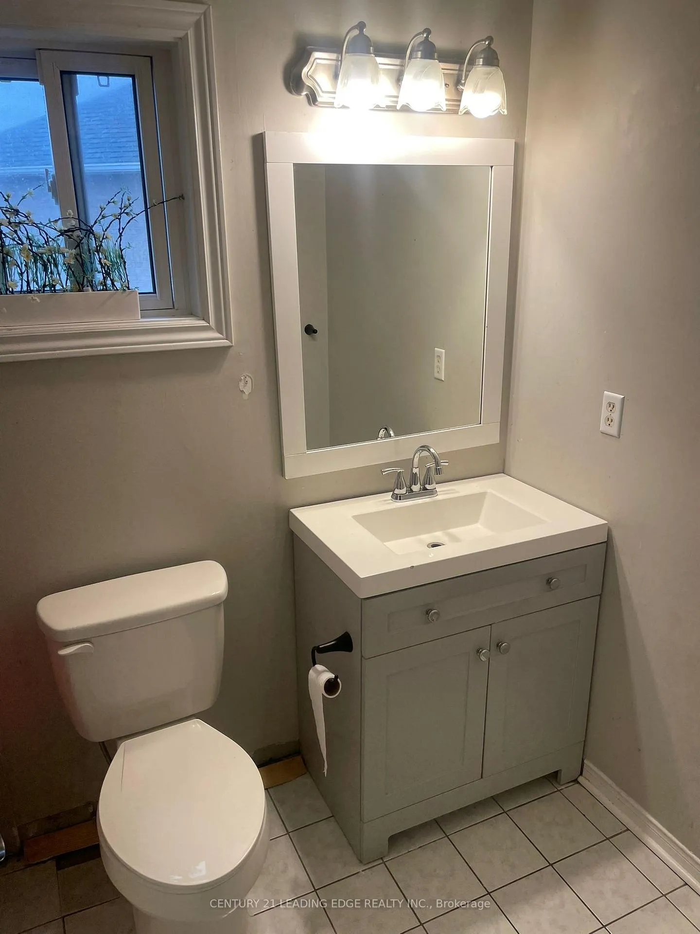 Photo 9 of Unit Upper, 17 Heathwood Drive, Brampton, Fletcher's Meadow — HOMEH