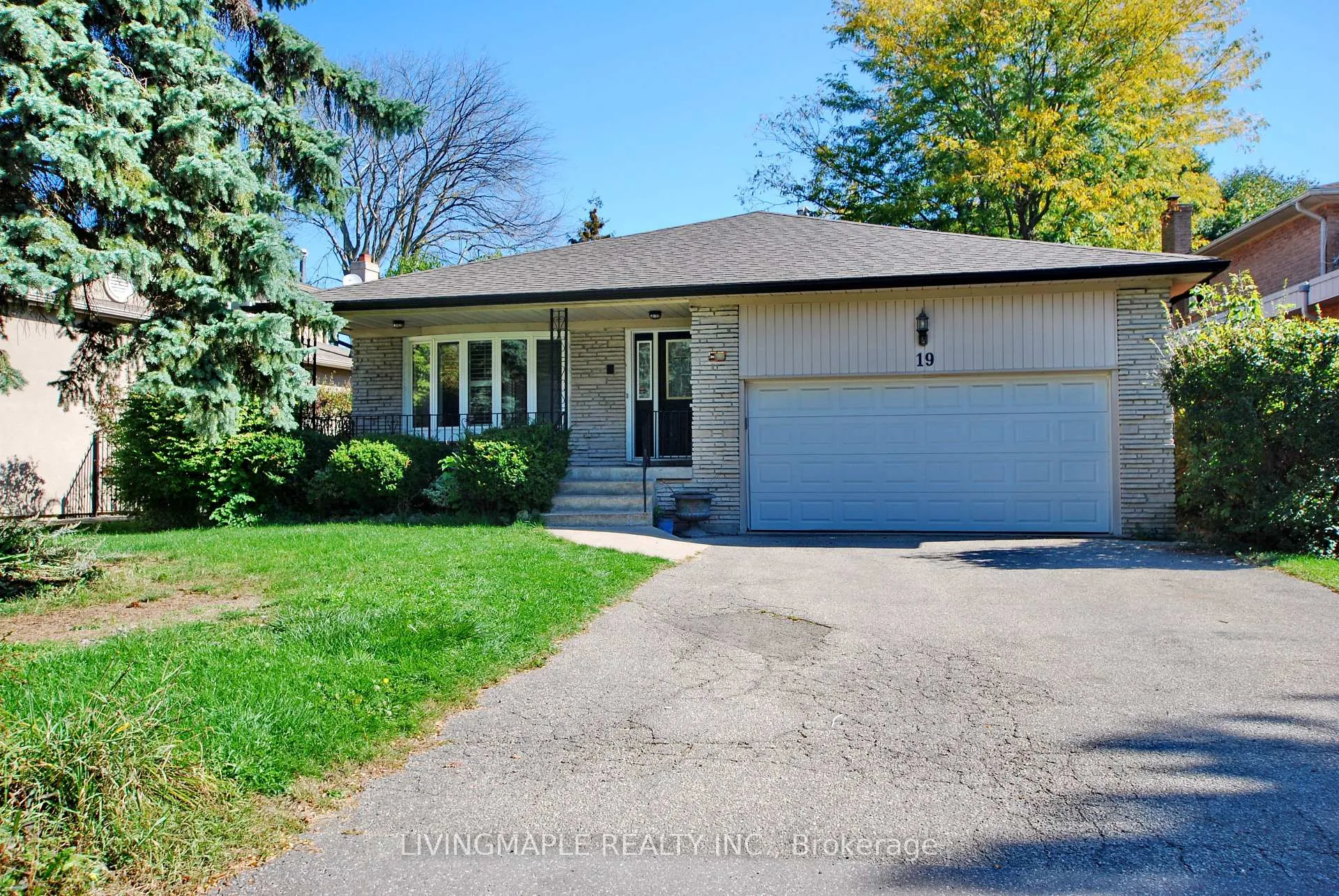 Photo 1 of 19 Ladyslipper Court, Markham, Bayview Glen — HOMEH