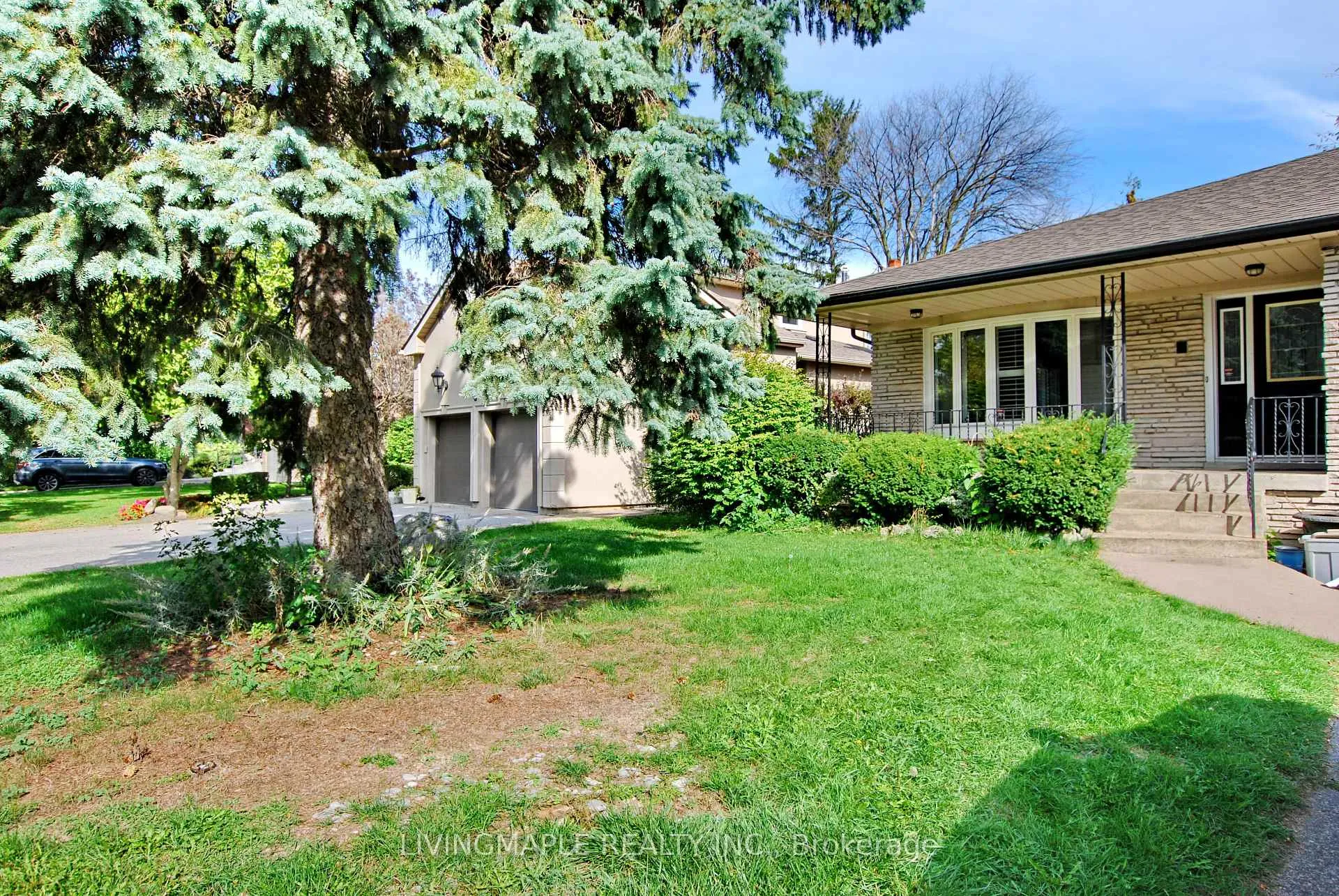 Photo 2 of 19 Ladyslipper Court, Markham, Bayview Glen — HOMEH