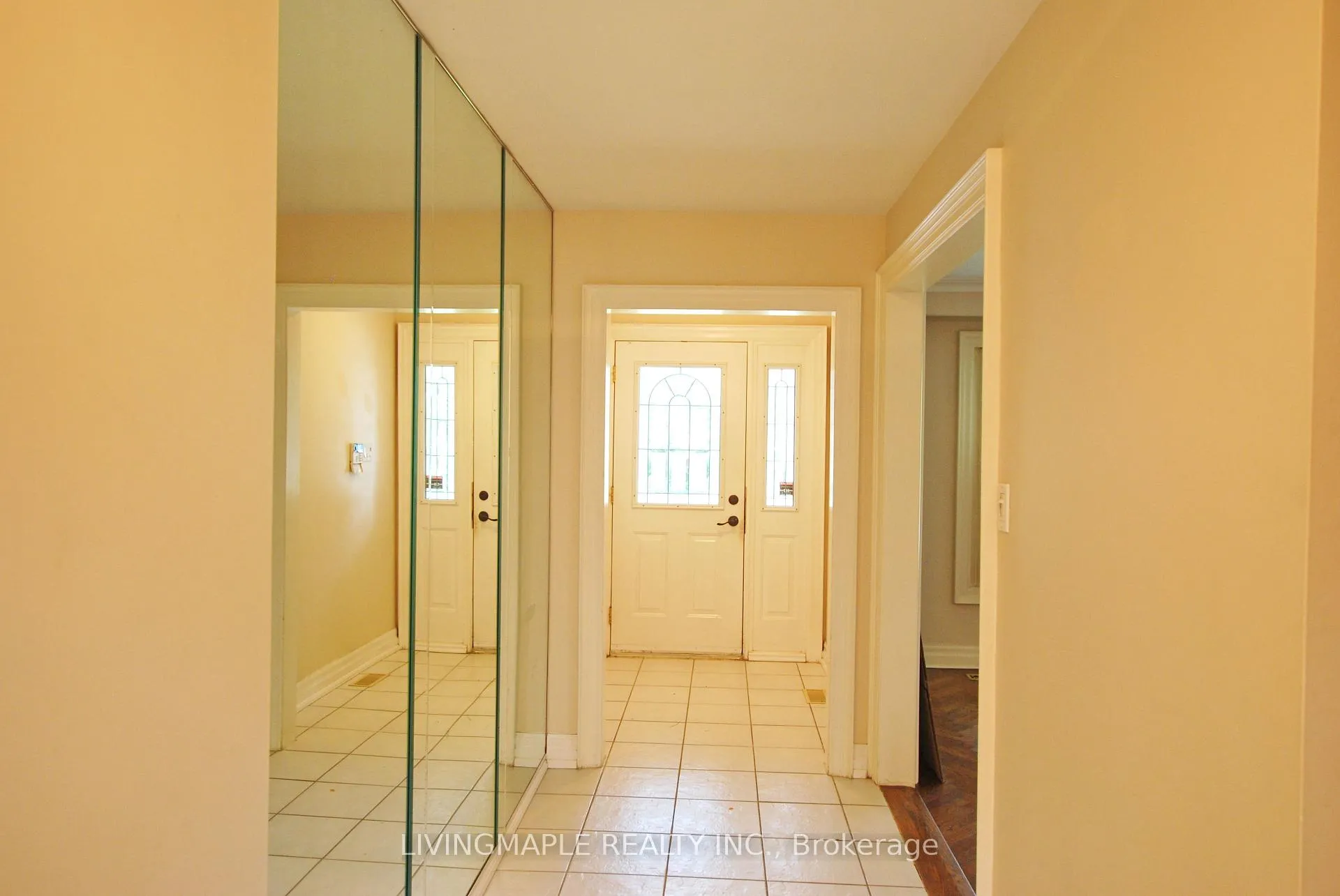 Photo 4 of 19 Ladyslipper Court, Markham, Bayview Glen — HOMEH