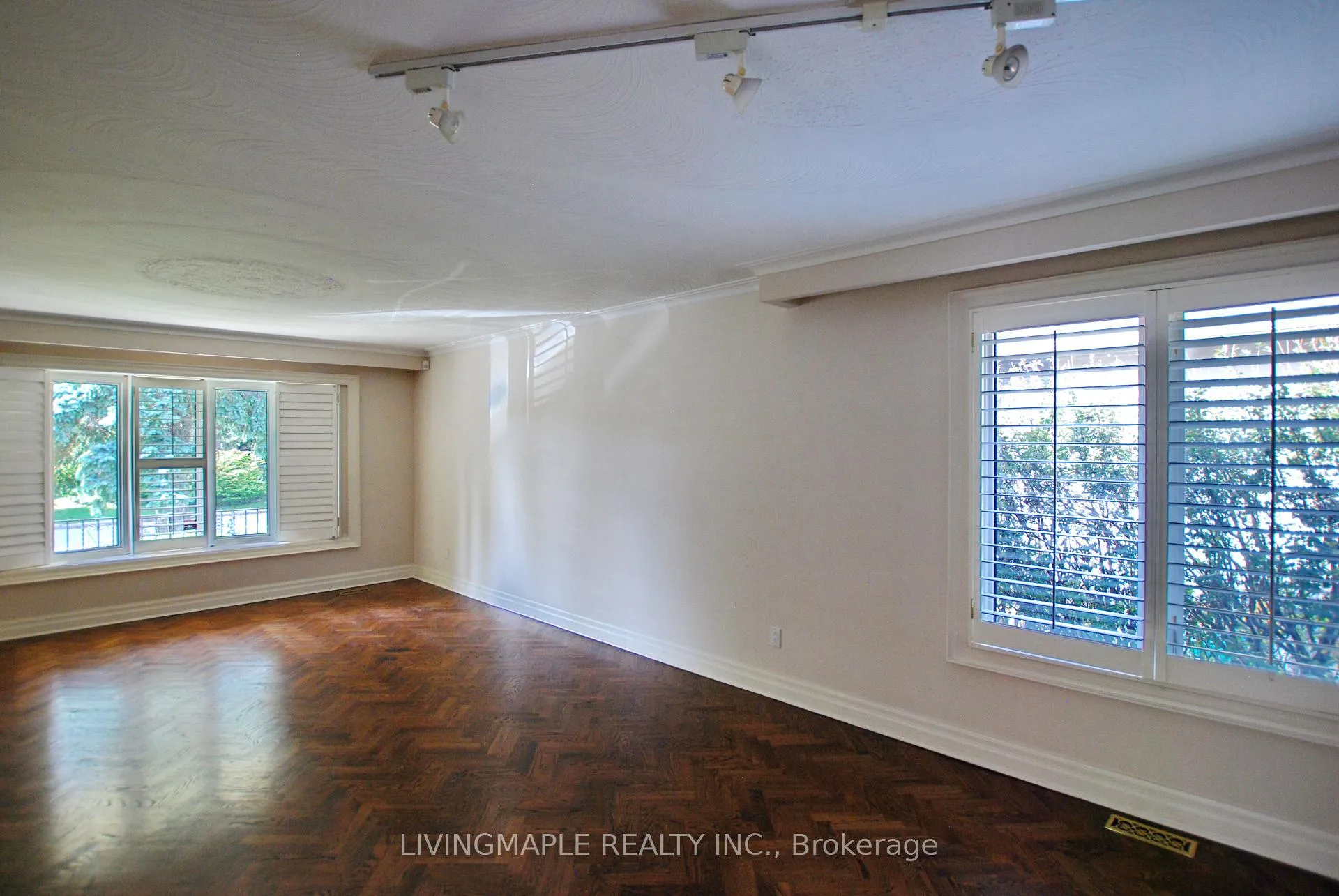 Photo 5 of 19 Ladyslipper Court, Markham, Bayview Glen — HOMEH