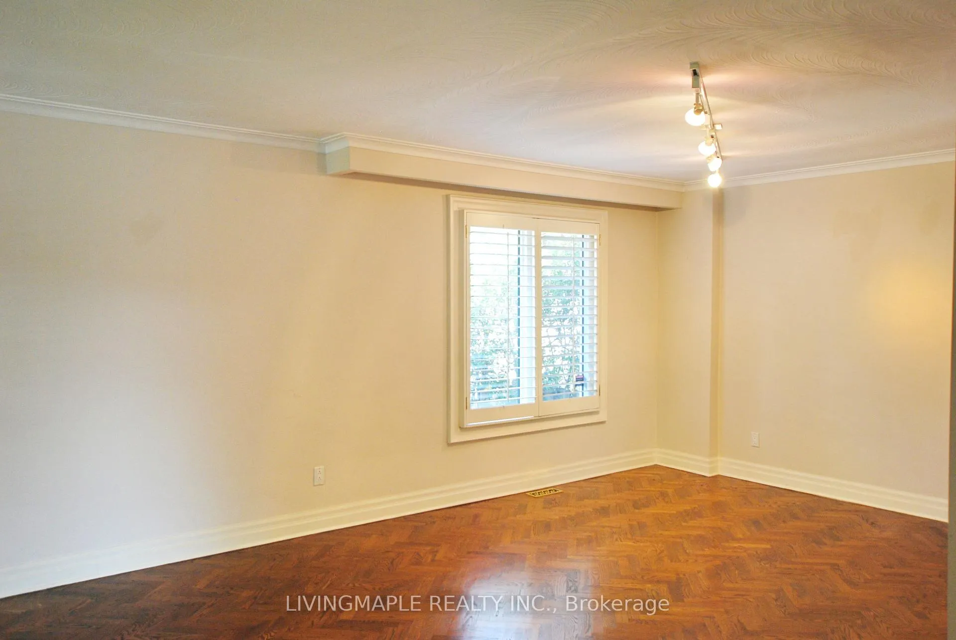 Photo 8 of 19 Ladyslipper Court, Markham, Bayview Glen — HOMEH
