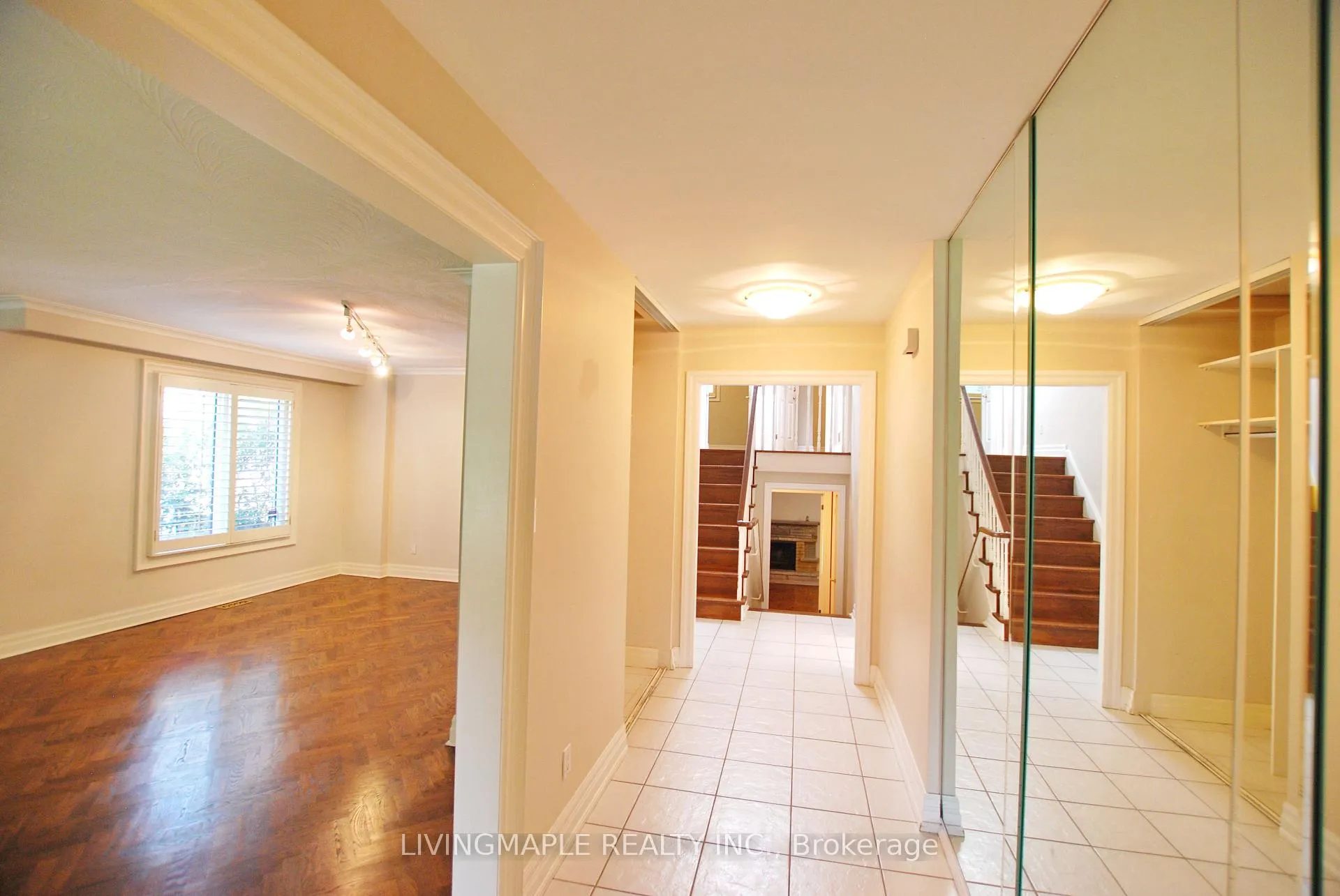 Photo 9 of 19 Ladyslipper Court, Markham, Bayview Glen — HOMEH
