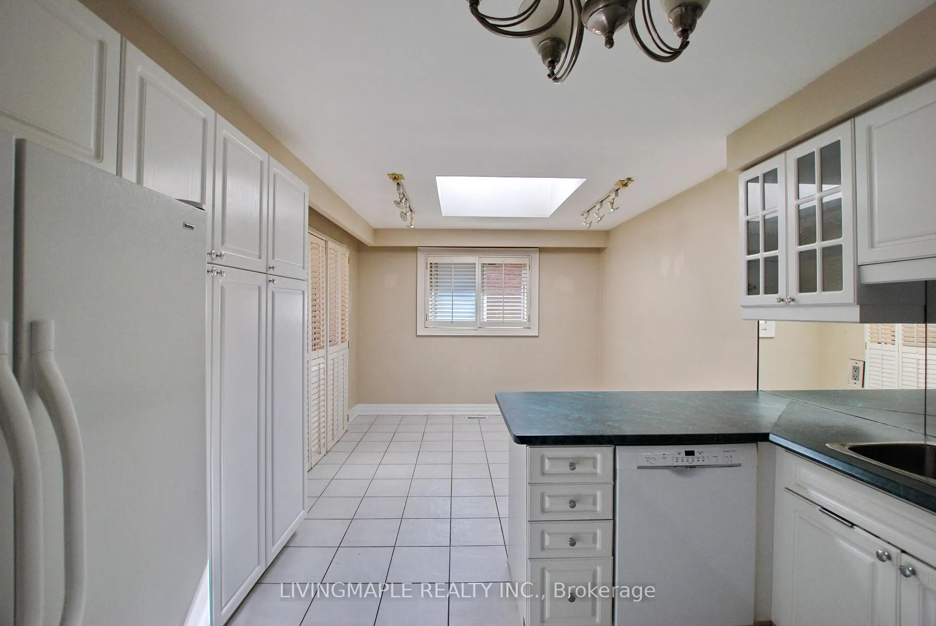 Photo 10 of 19 Ladyslipper Court, Markham, Bayview Glen — HOMEH