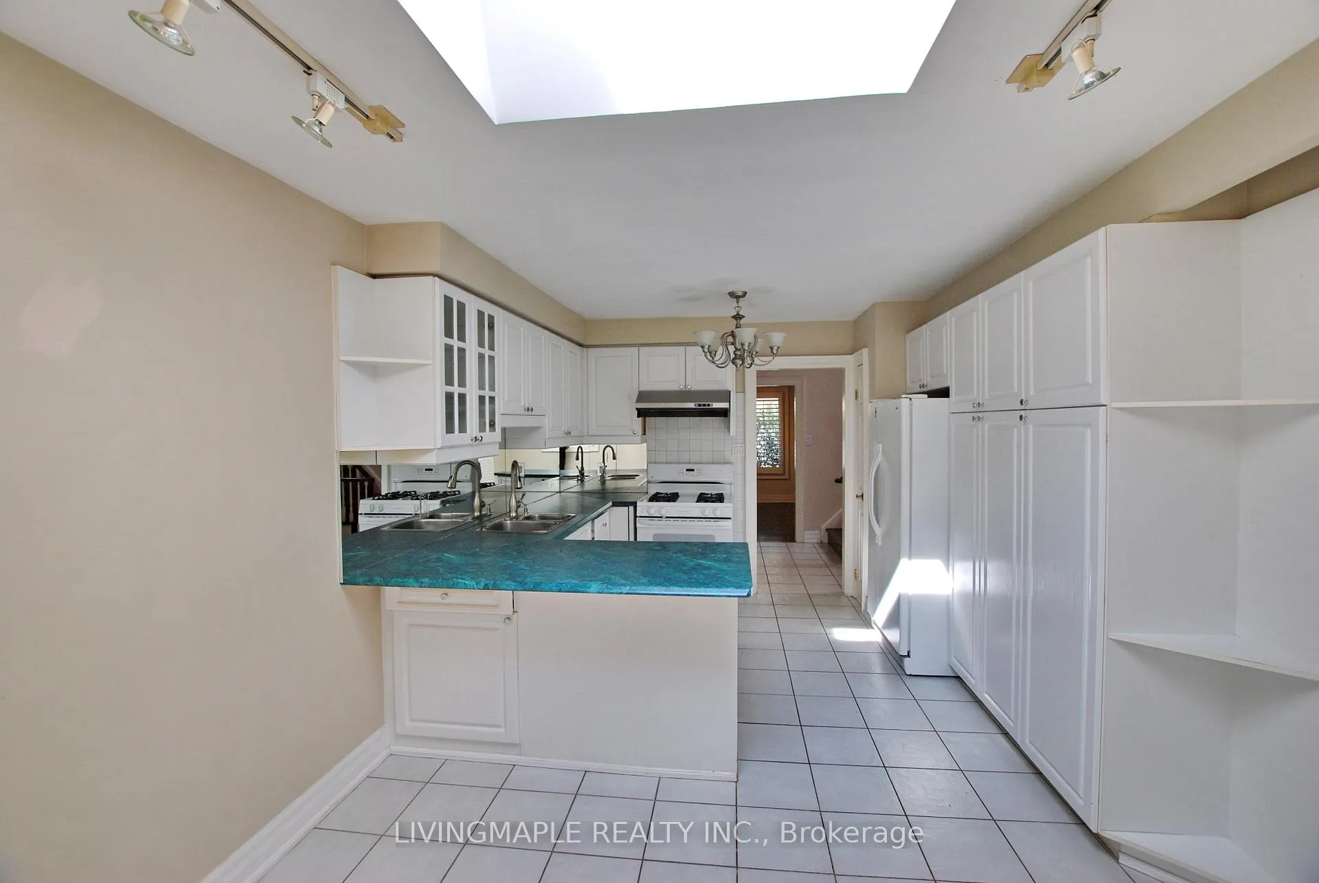 Photo 11 of 19 Ladyslipper Court, Markham, Bayview Glen — HOMEH