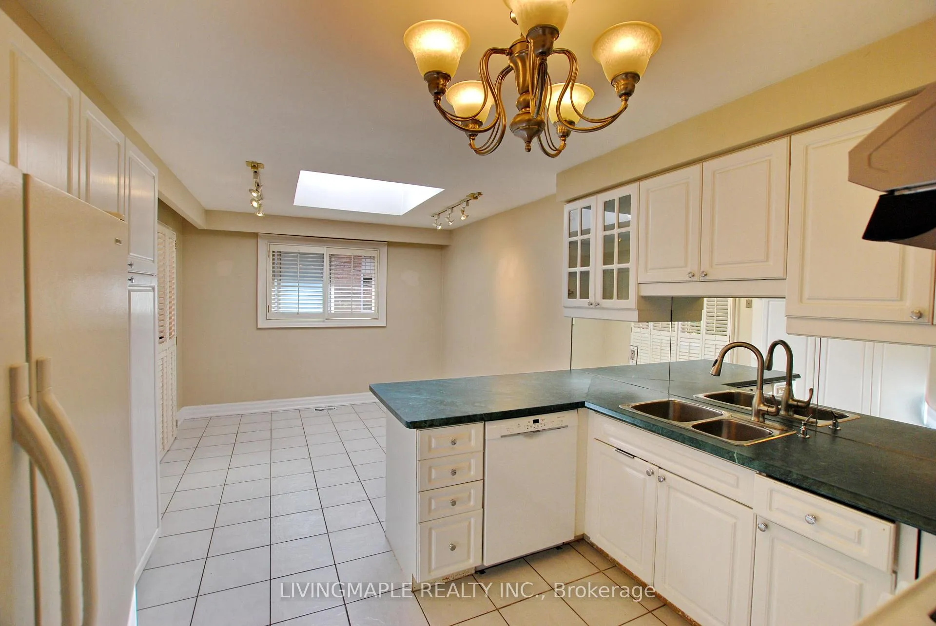 Photo 12 of 19 Ladyslipper Court, Markham, Bayview Glen — HOMEH