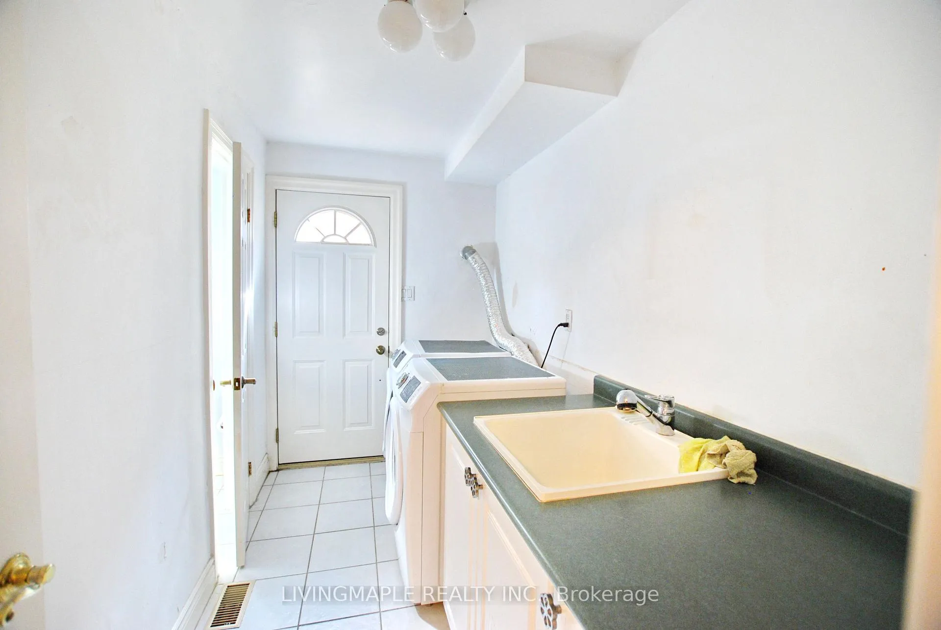 Photo 13 of 19 Ladyslipper Court, Markham, Bayview Glen — HOMEH