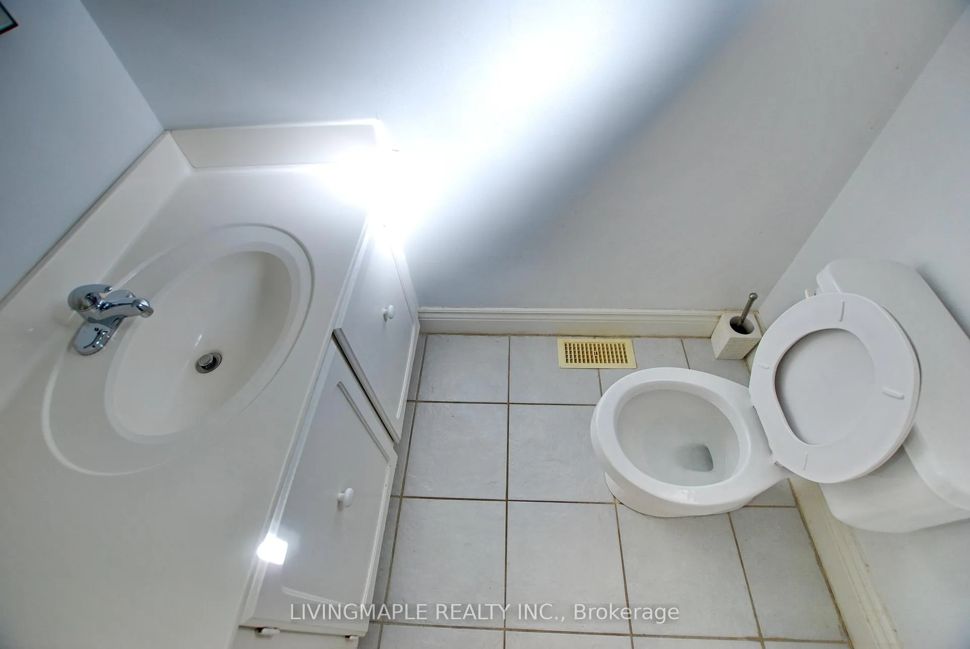 Photo 15 of 19 Ladyslipper Court, Markham, Bayview Glen — HOMEH