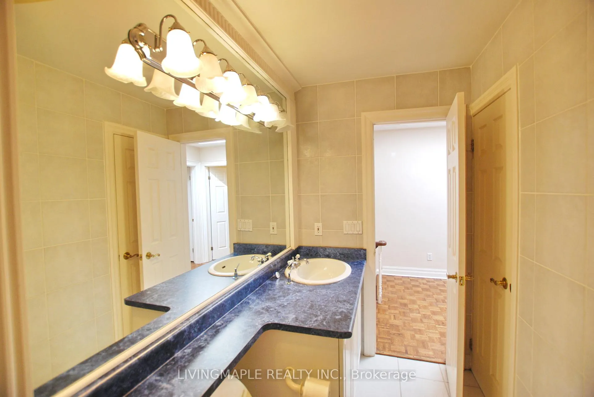 Photo 20 of 19 Ladyslipper Court, Markham, Bayview Glen — HOMEH