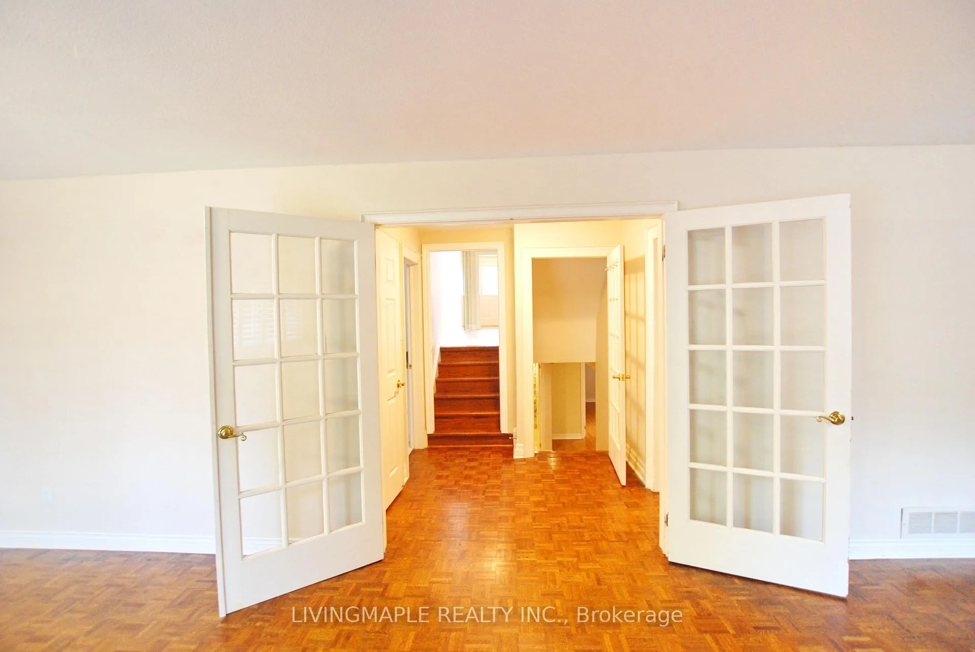 Photo 25 of 19 Ladyslipper Court, Markham, Bayview Glen — HOMEH