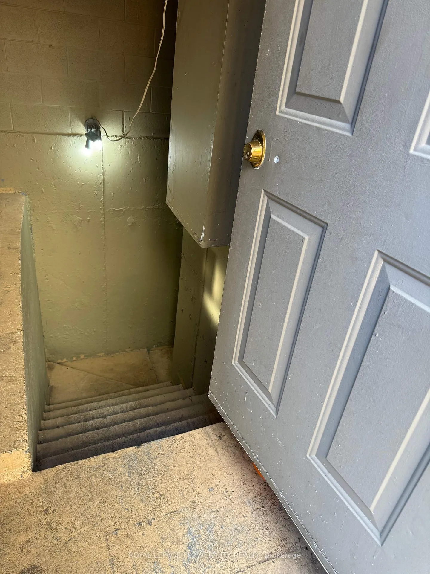 Photo 3 of Unit Bsmt, 123 Bunchberry Way, Brampton, Sandringham-Wellington — HOMEH