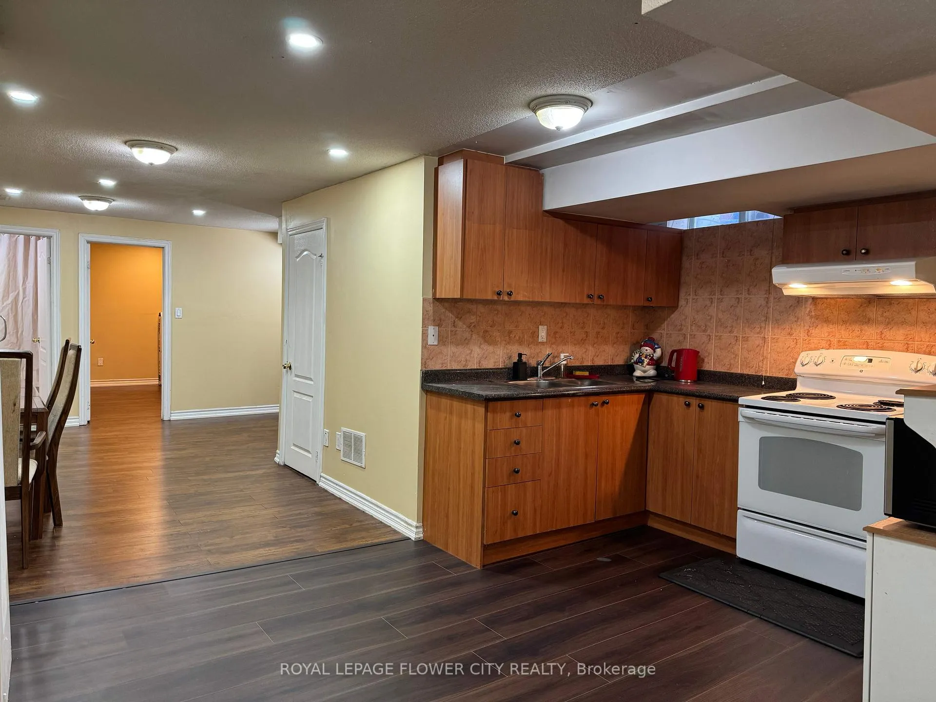 Photo 4 of Unit Bsmt, 123 Bunchberry Way, Brampton, Sandringham-Wellington — HOMEH