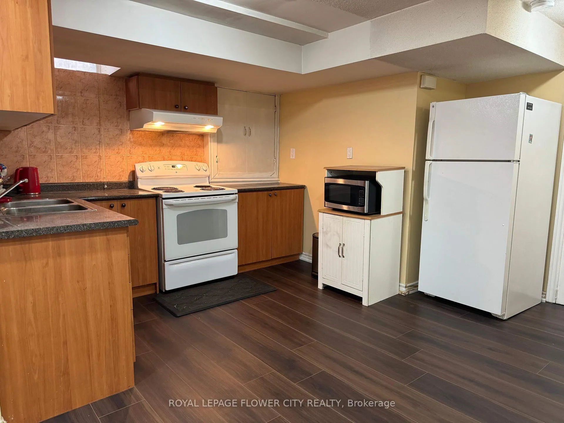 Photo 5 of Unit Bsmt, 123 Bunchberry Way, Brampton, Sandringham-Wellington — HOMEH