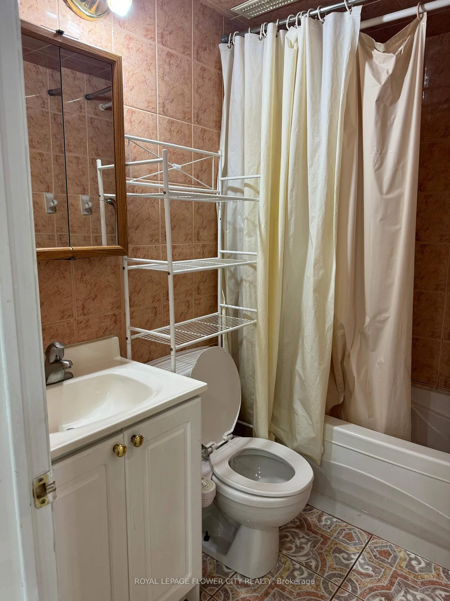 Photo 11 of Unit Bsmt, 123 Bunchberry Way, Brampton, Sandringham-Wellington — HOMEH