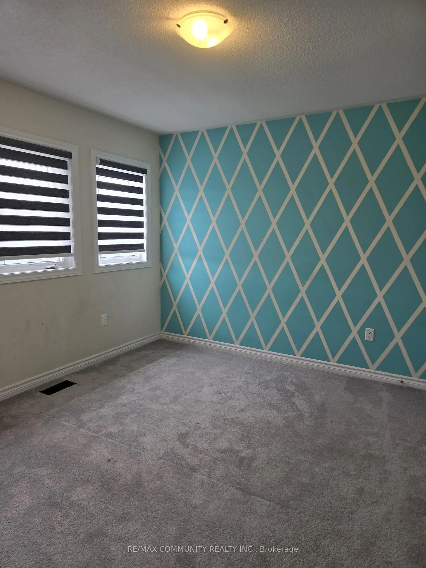 Photo 5 of 40 Jardine Street, Brock, Beaverton — HOMEH