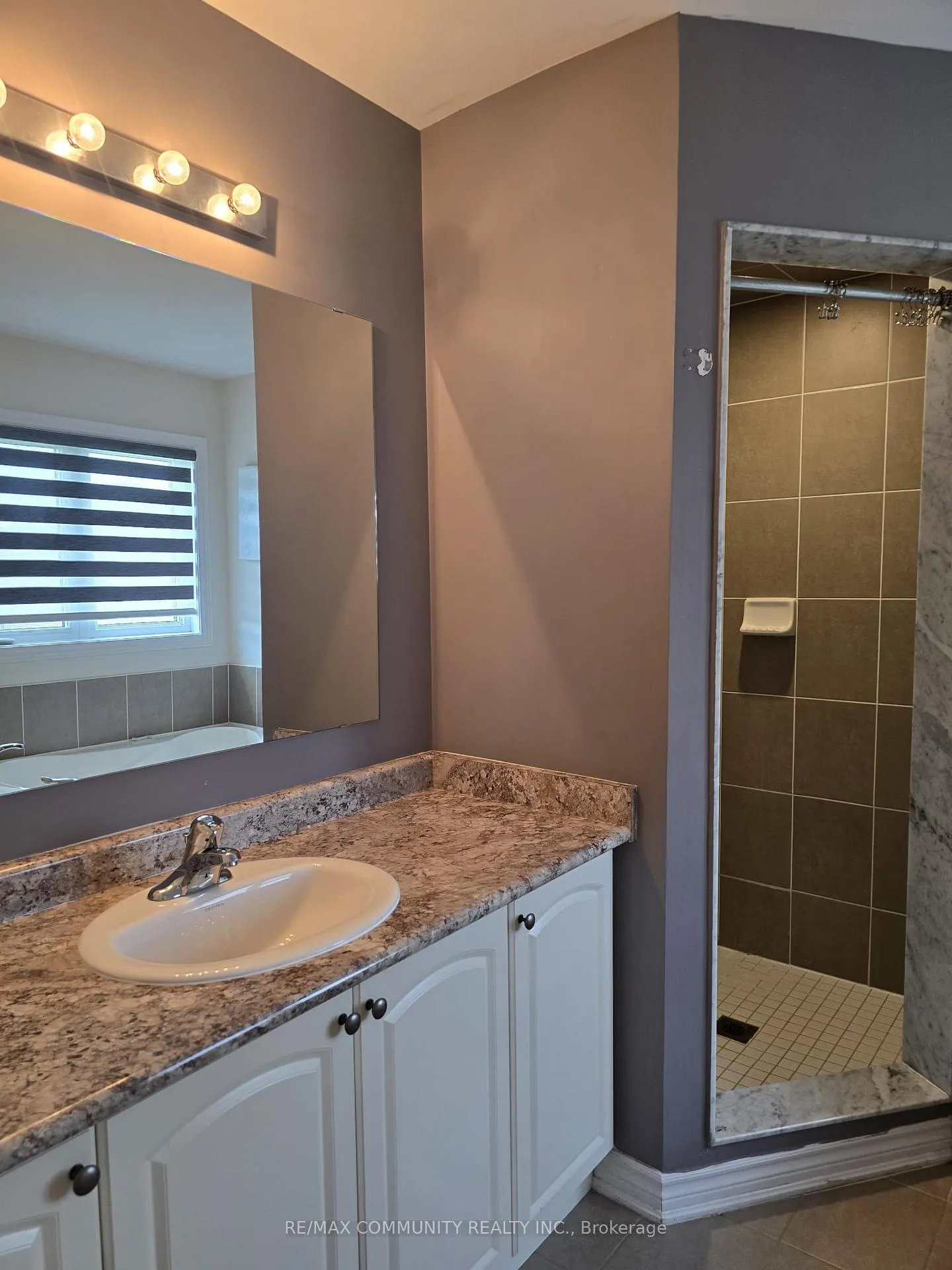 Photo 10 of 40 Jardine Street, Brock, Beaverton — HOMEH