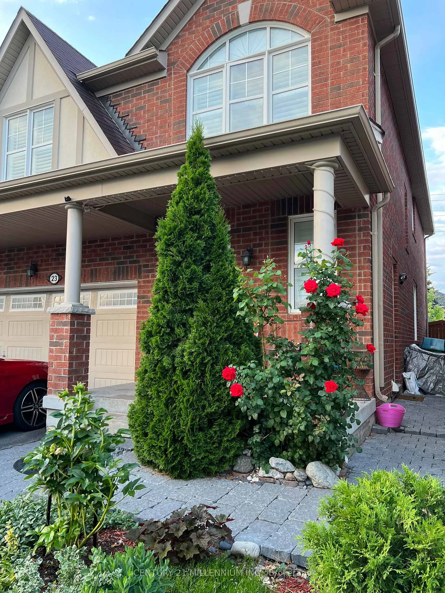 Photo 3 of 23 Klemscott Road, Brampton, Northwest Brampton — HOMEH