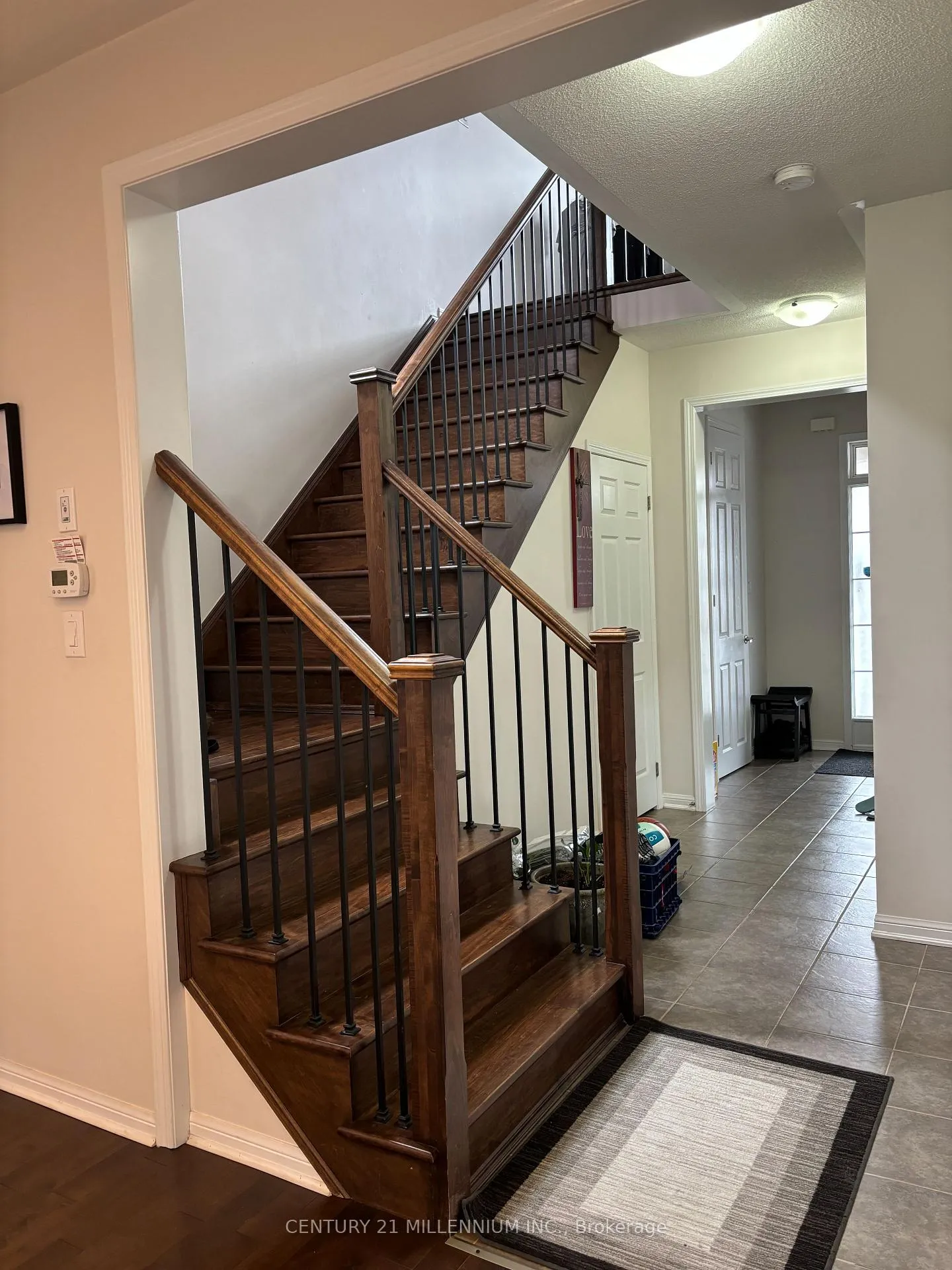 Photo 4 of 23 Klemscott Road, Brampton, Northwest Brampton — HOMEH