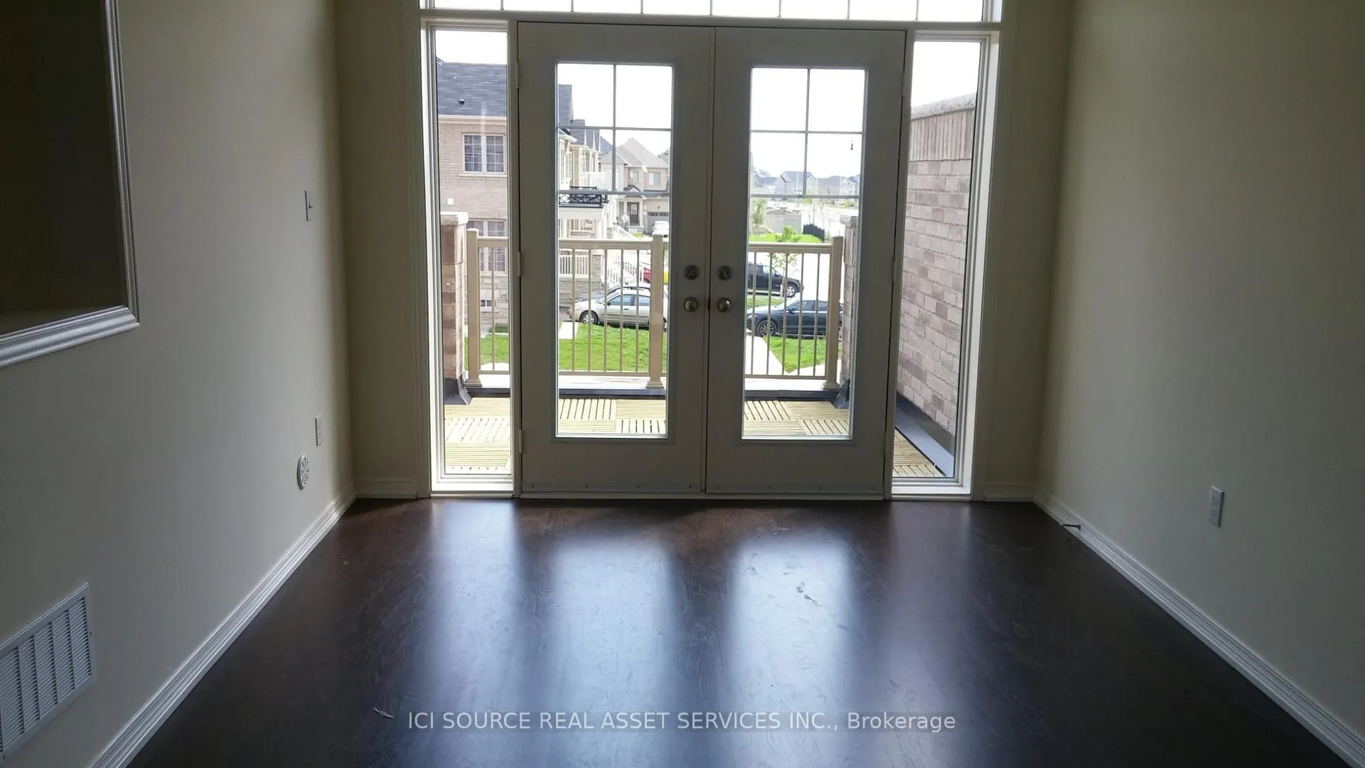 Photo 2 of 52 Chesterwood Crescent, Brampton, Credit Valley — HOMEH