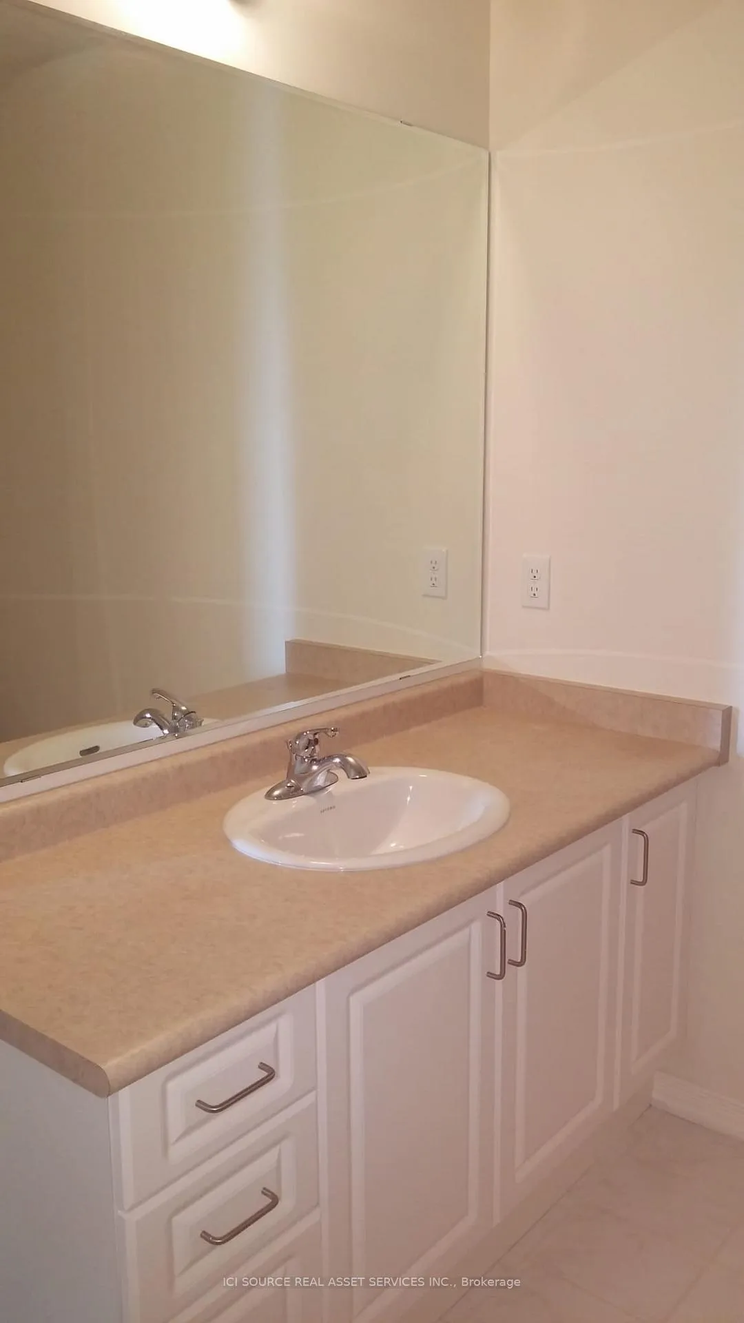 Photo 4 of 52 Chesterwood Crescent, Brampton, Credit Valley — HOMEH