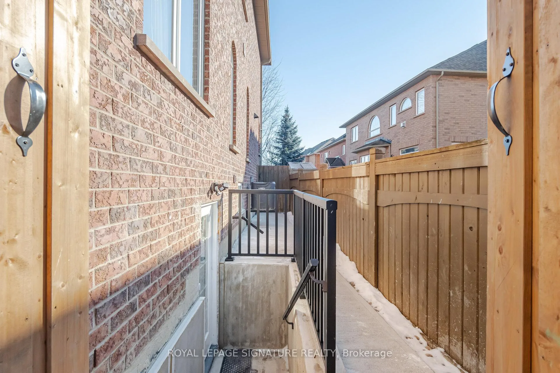 Photo 3 of Unit 2, 139 Don Minaker Drive, Brampton, Bram East — HOMEH