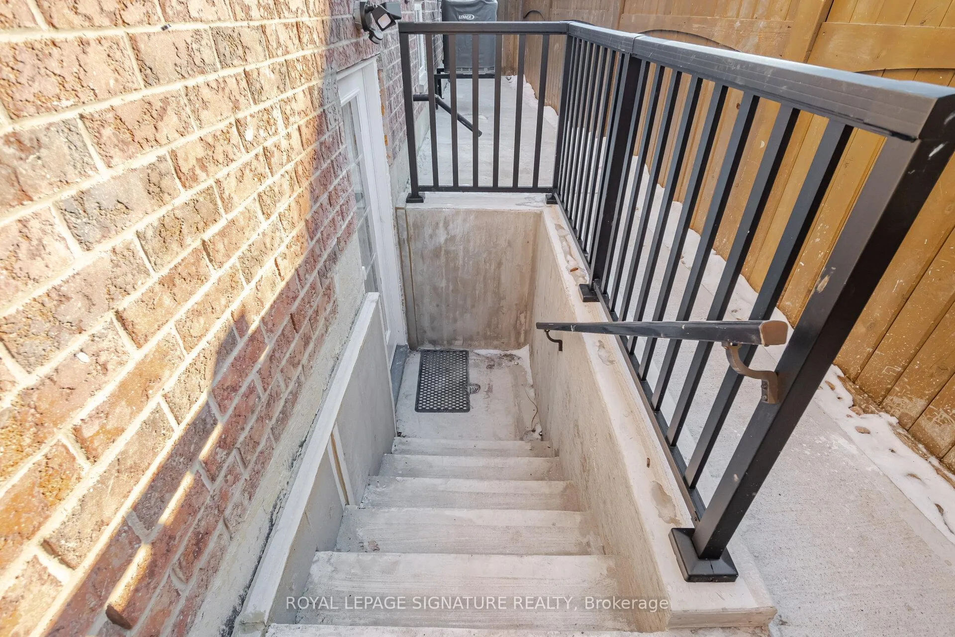 Photo 4 of Unit 2, 139 Don Minaker Drive, Brampton, Bram East — HOMEH
