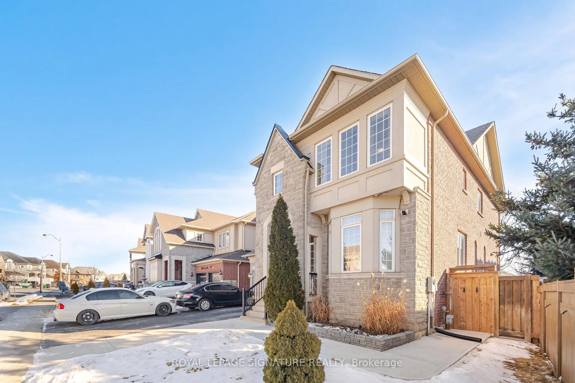 Photo 2 of Unit 1, 139 Don Minaker Drive, Brampton, Bram East — HOMEH