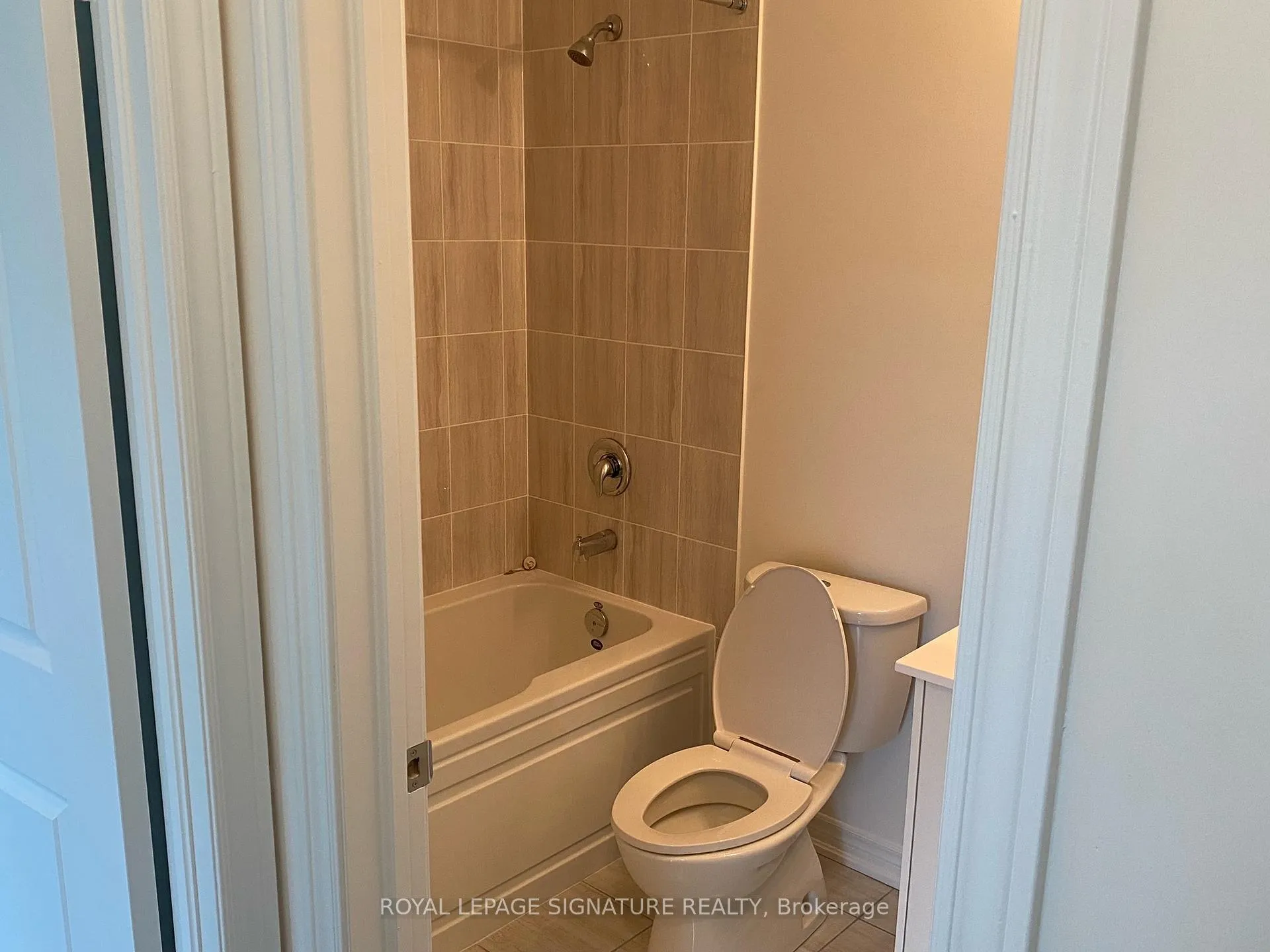 Photo 9 of 28 Cunliffe Lane, Ajax, South East — HOMEH